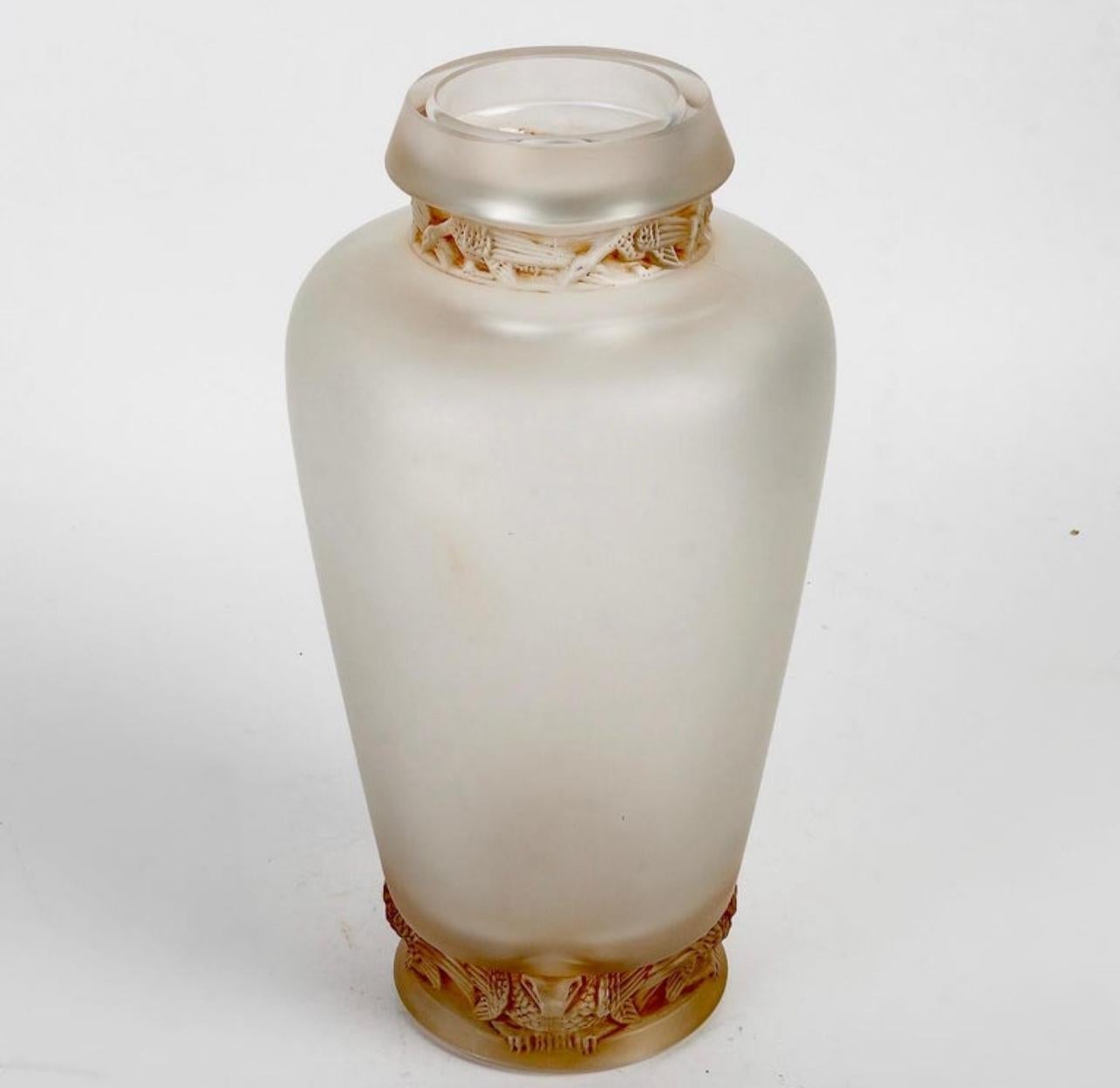Art déco 1938 René Lalique - Vase Frise Aigles Eagles Verre dépoli avec patine sépia