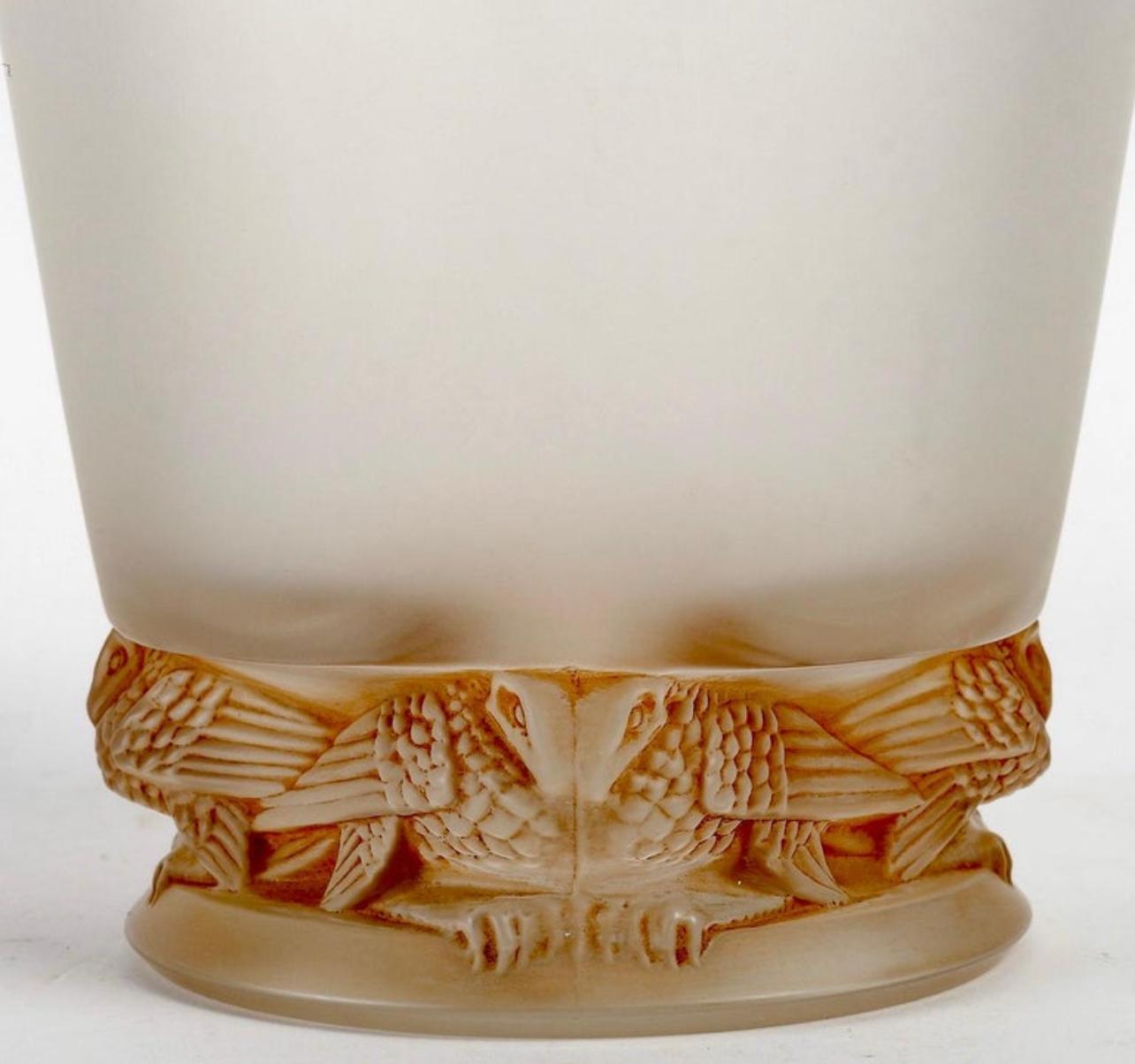 Moulé 1938 René Lalique - Vase Frise Aigles Eagles Verre dépoli avec patine sépia