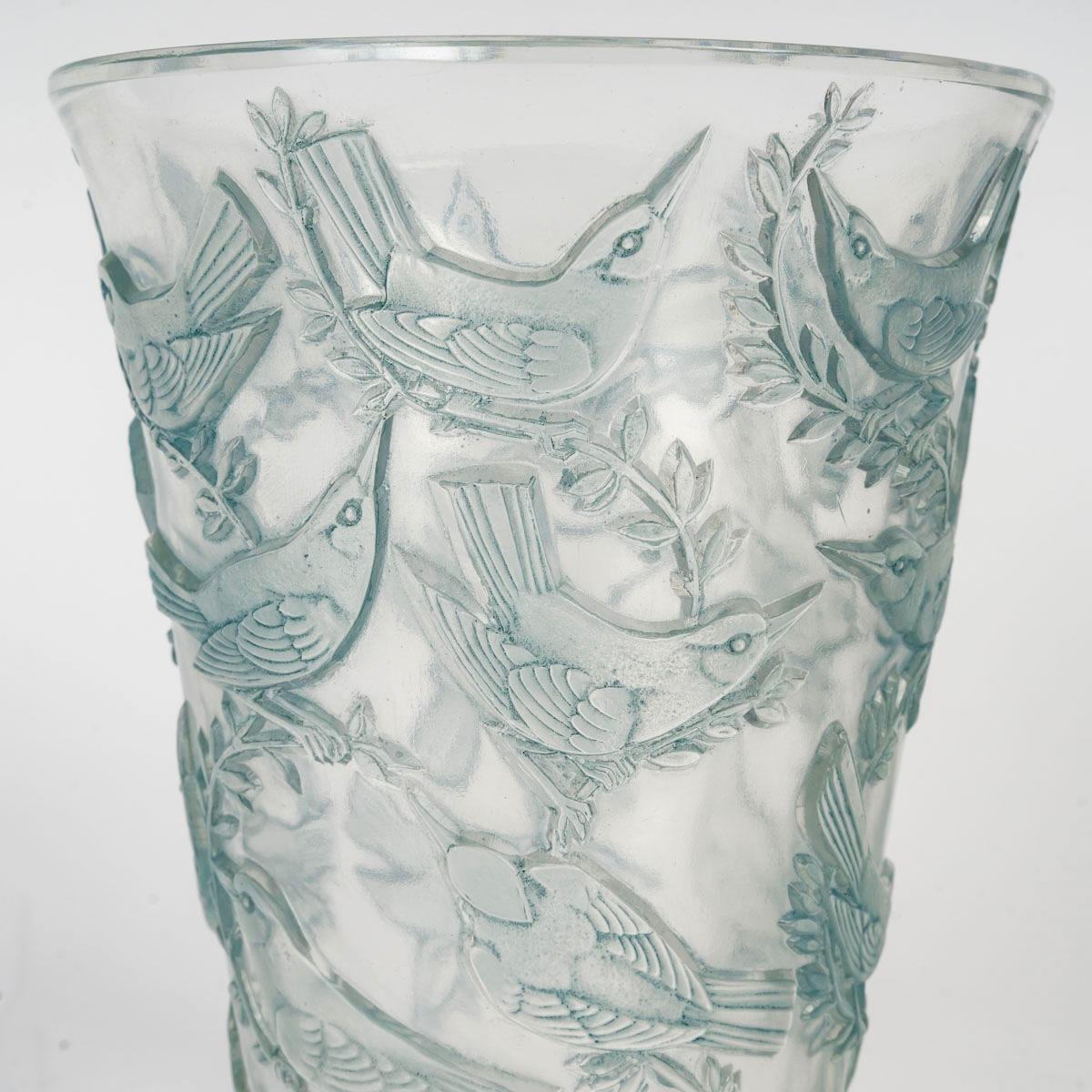 1938 Jarrón René Lalique Grives Pájaros Cristal con pátina azul Francés
