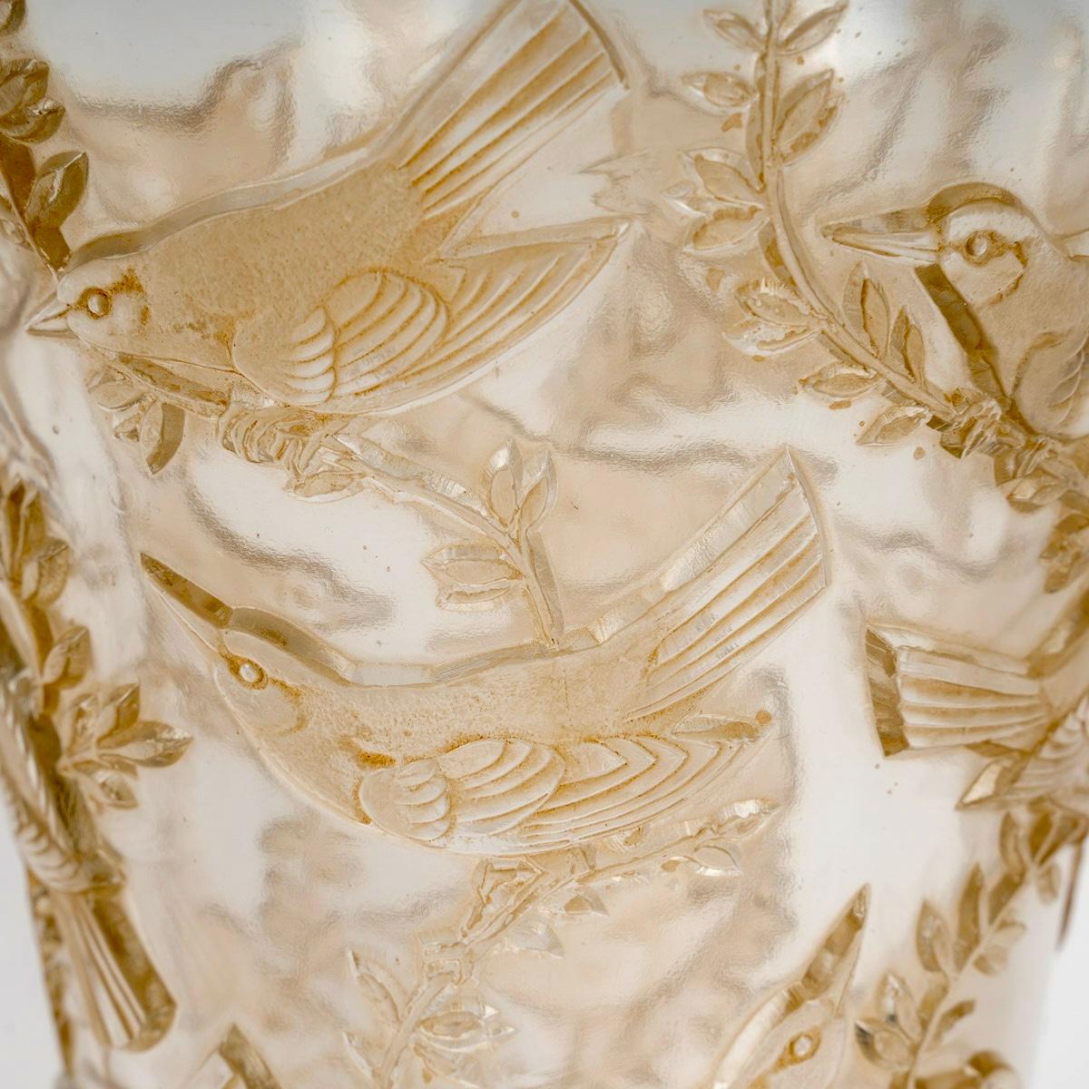 Stampato 1938 René Lalique Vaso Grives Birds in vetro con patina seppia in vendita