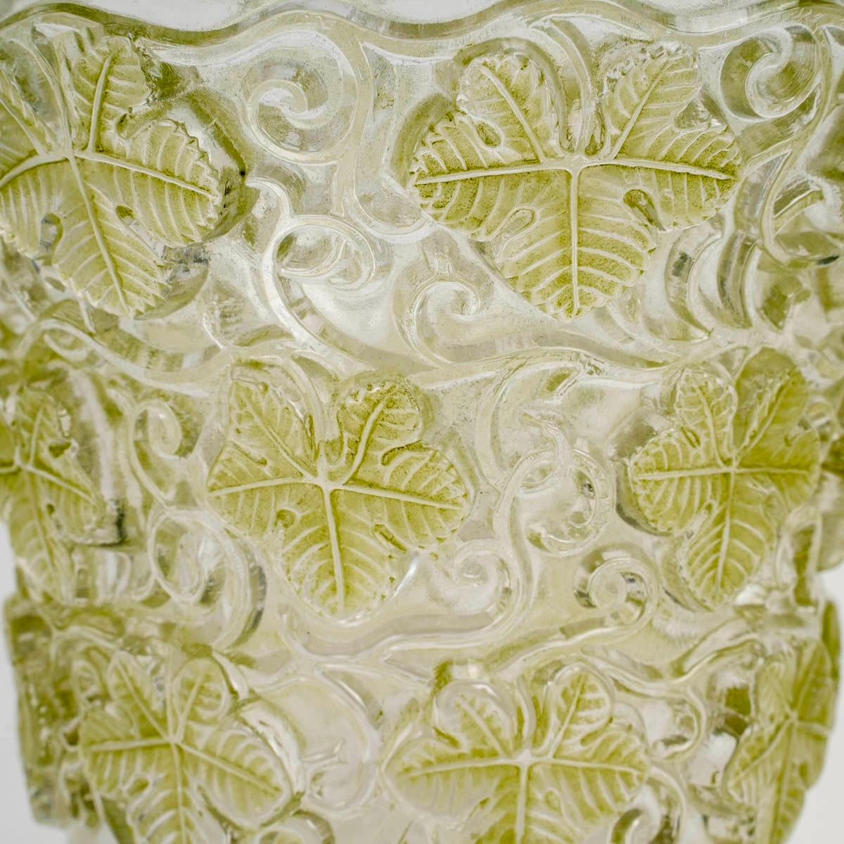 Moulé 1938 René Lalique - Vase Ice Champagne Bucket Reims Glass with Green Patina en vente