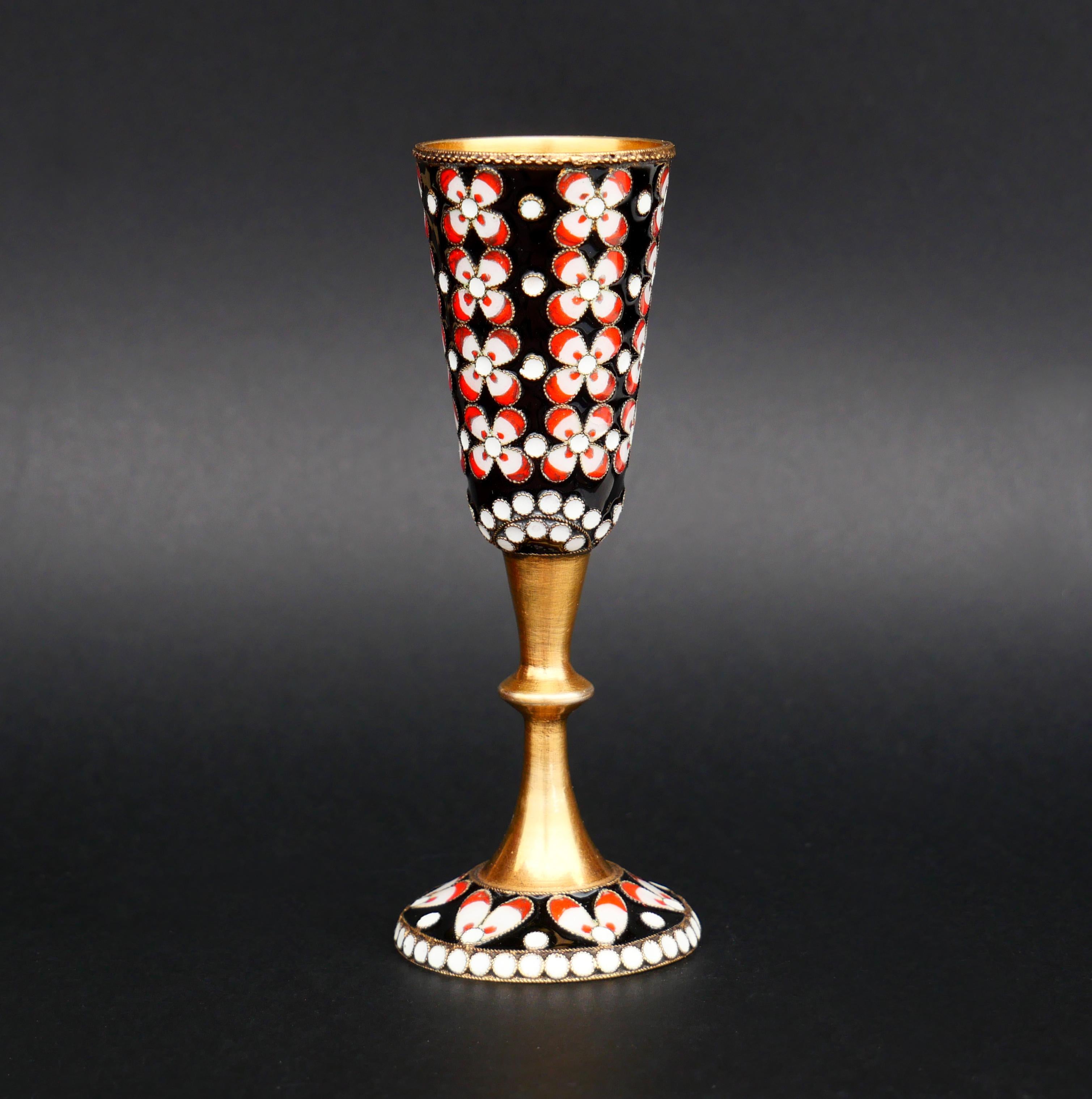 Art Déco 1938 Smalto russo solido dorato 916 Argento Vodka Stopka Shot Beaker Jigger / 49gr in vendita