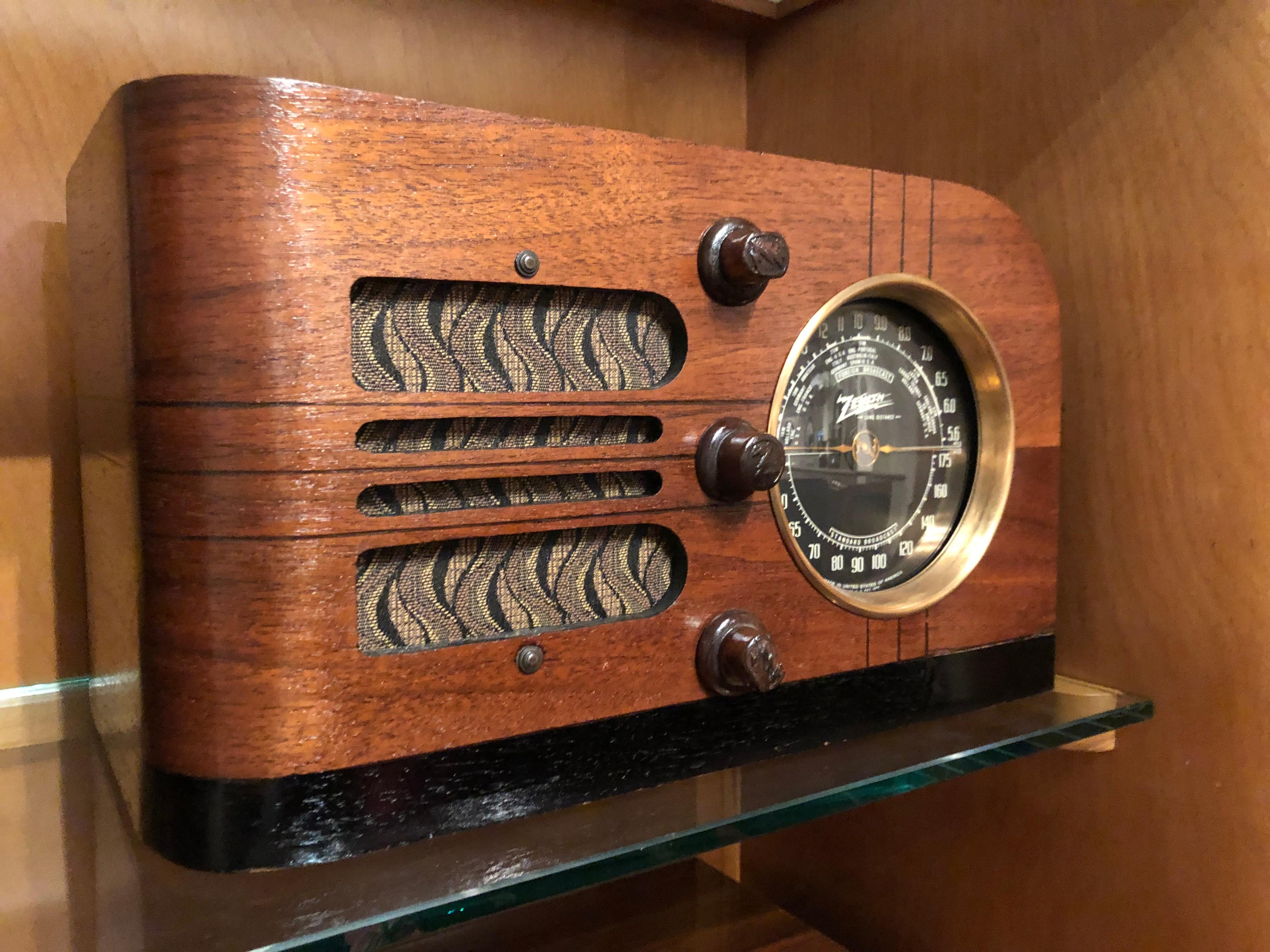 1938 Zenith Model 6-D-219 table top Tube Radio Bluetooth cosmetically and electronically restored. Cabinet refinished with multiple coats of semi-gloss lacquer. Speaker grille cloth is a replacement. Original wooden zenith knobs. Zenith black dial.