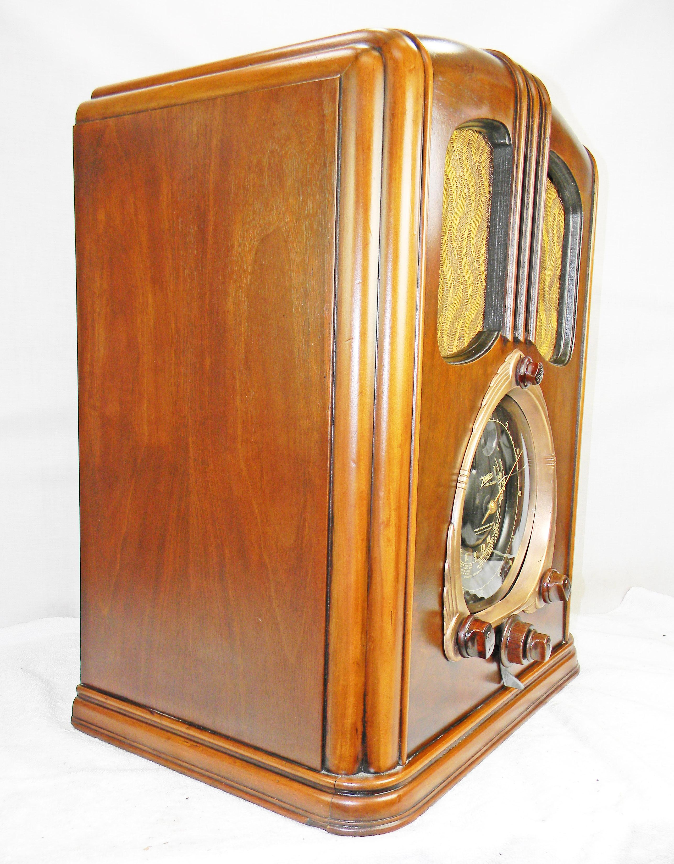 1938 Zenith “WALTON” 12-S-232 Shutter Dial Tombstone Art Deco Radio in pristine restored condition. The most sought after of all of these old radios and displayed on the popular television program “The Waltons”. This 9 tube Zenith is gorgeous!!