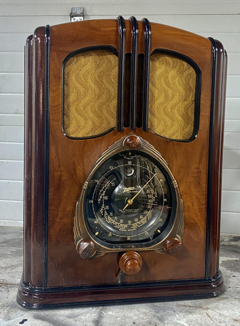 1938 Zenith “Walton” 9-S-232 Shutter Dial Tombstone Art Deco Radio in pristine restored condition. Sought after of all of these old radios and displayed on the popular television program “The Waltons”. This 9- tube Zenith is GORGEOUS!! The condition