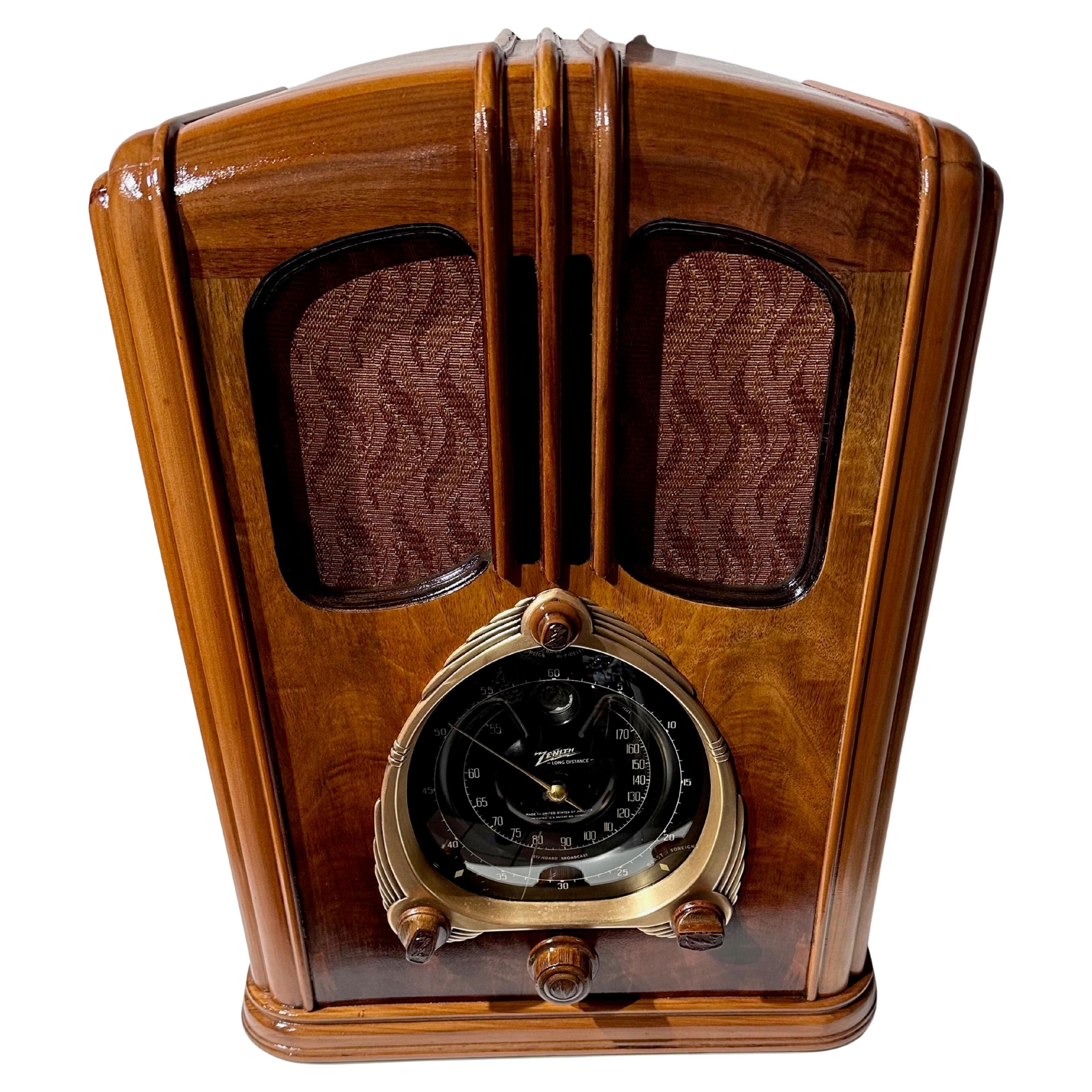 Radio Art Déco Zenith "WALTON" 9S-232 avec cadran à volute en pierre de Tombstone, 1938