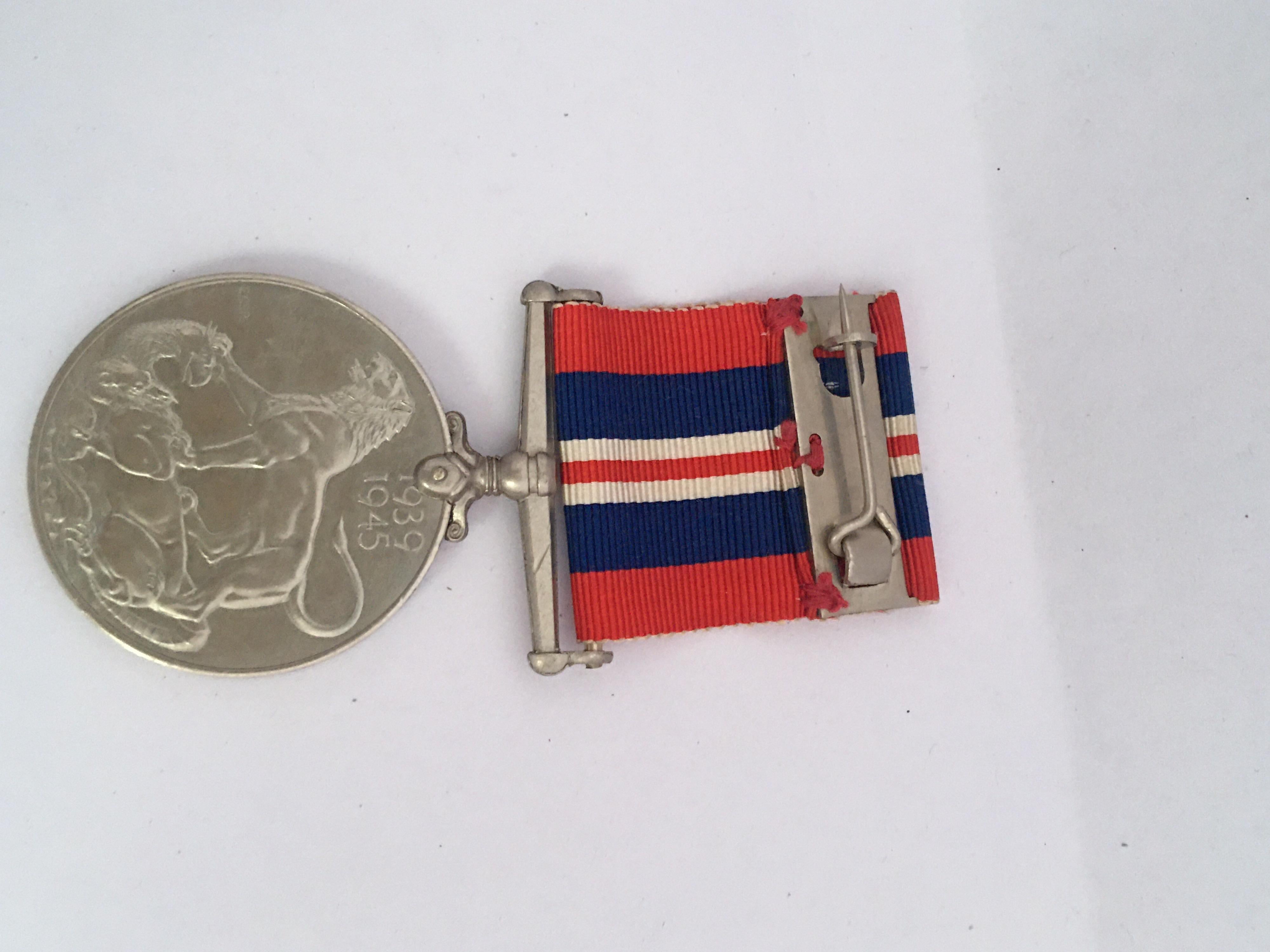 1939-1945 GEORGIVS VI D G. BR: OMN. REX ET INDIAE IMP WWII Vintage MEDAL In Good Condition For Sale In Carlisle, GB
