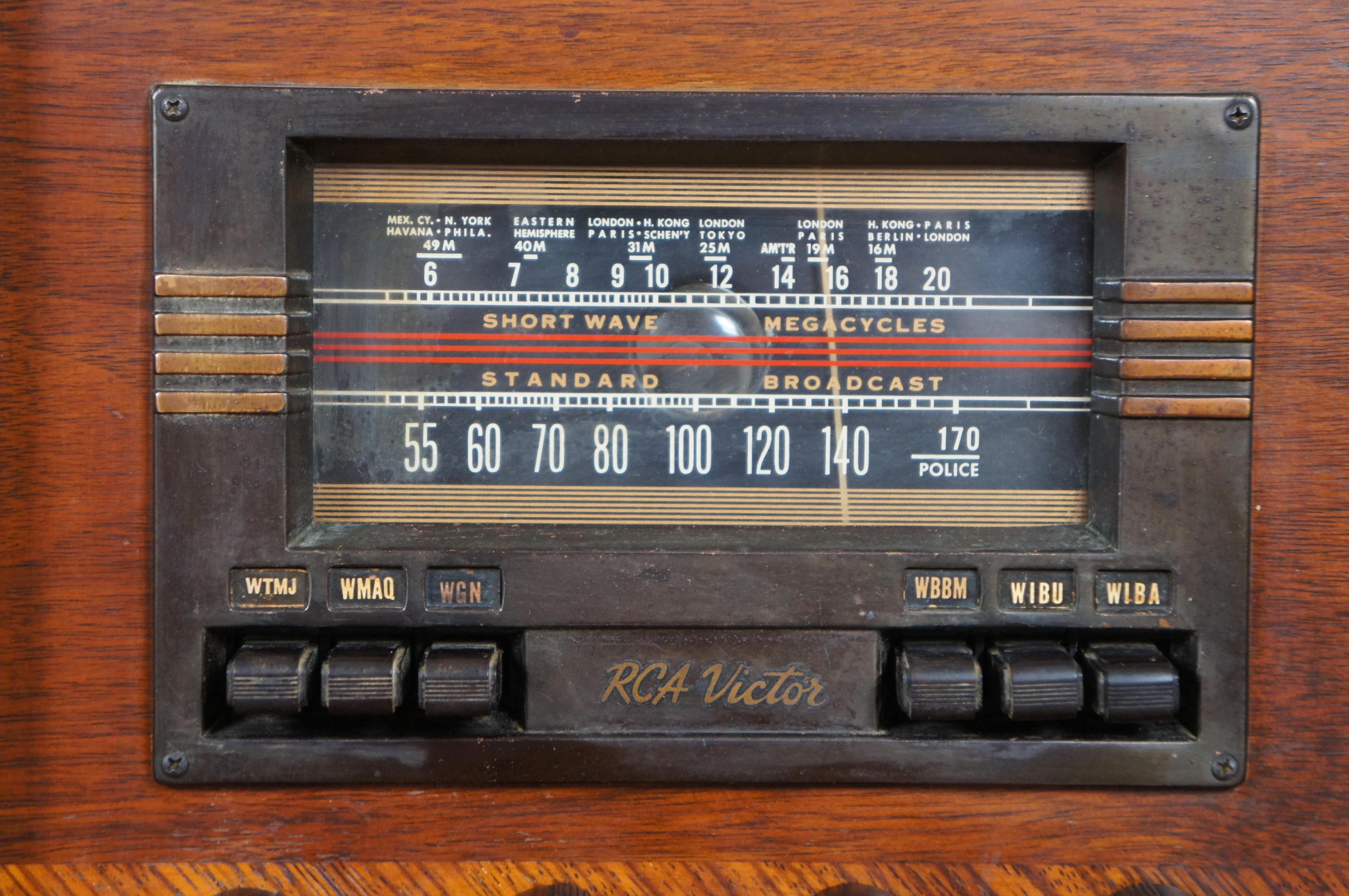 1939 Antique Art Deco RCA Victor Model T62 Mahogany Superheterodyne Radio 19
