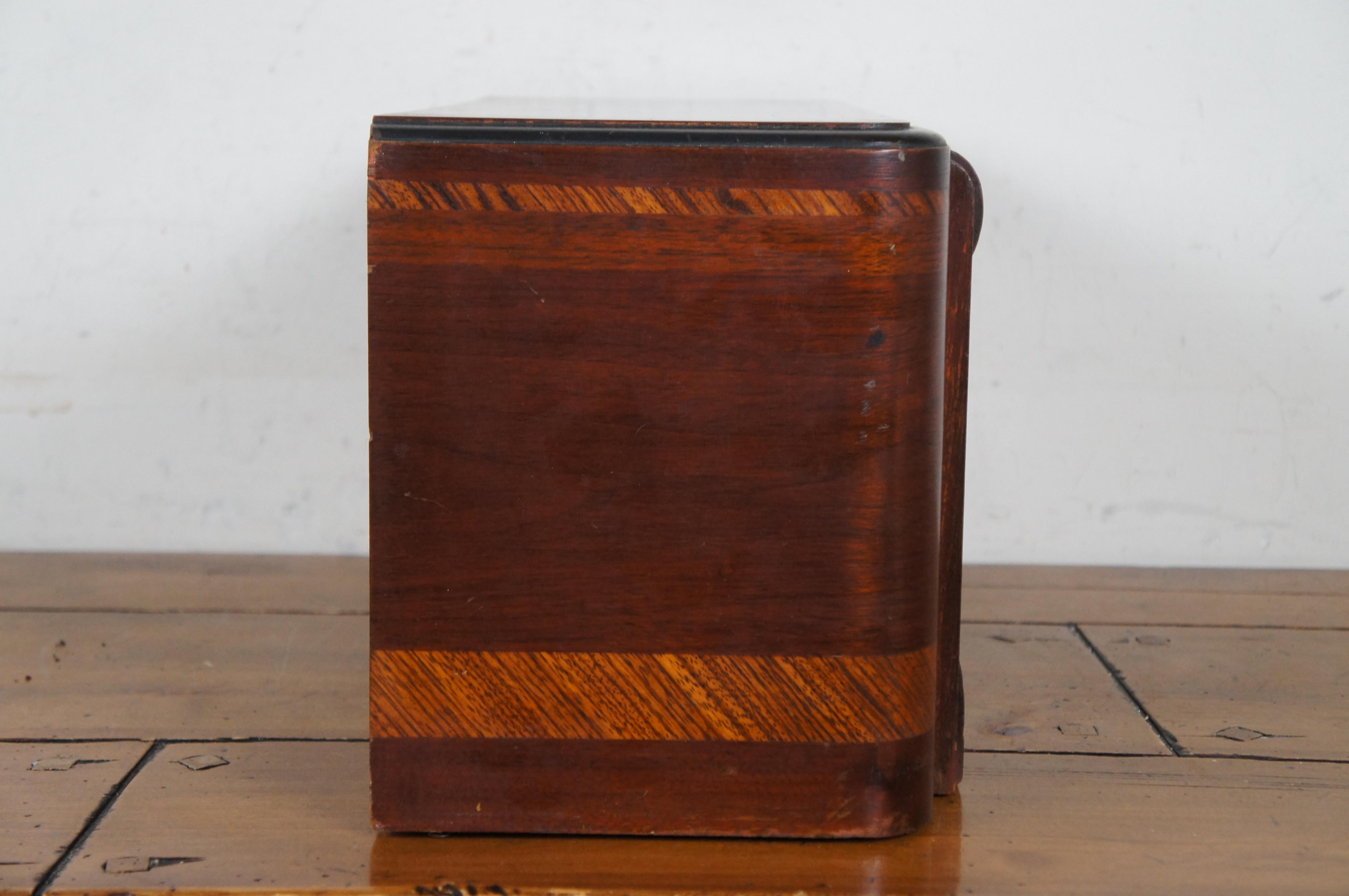 Mid-20th Century 1939 Antique Art Deco RCA Victor Model T62 Mahogany Superheterodyne Radio 19