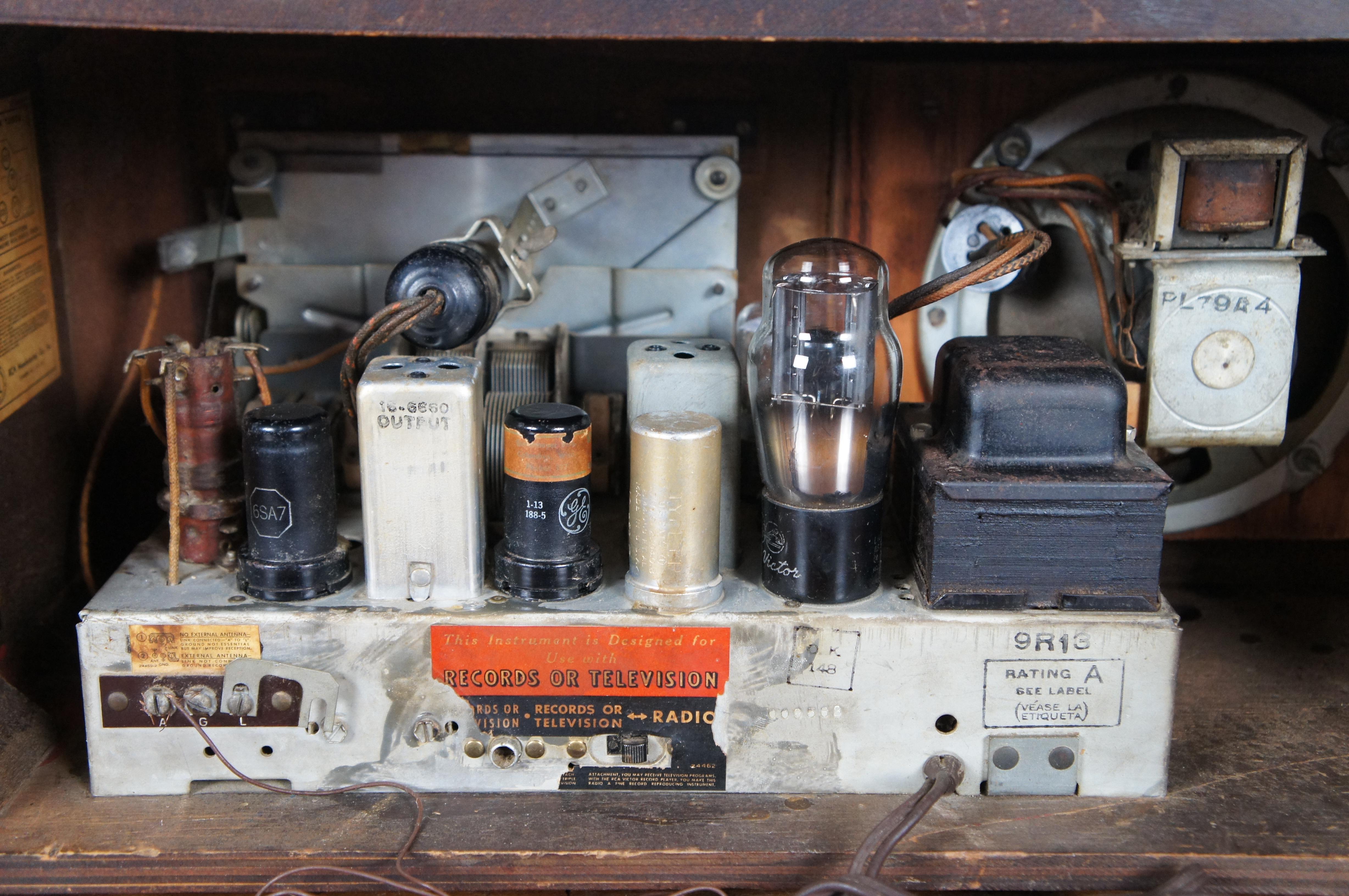 1939 Antique Art Deco RCA Victor Model T62 Mahogany Superheterodyne Radio 19
