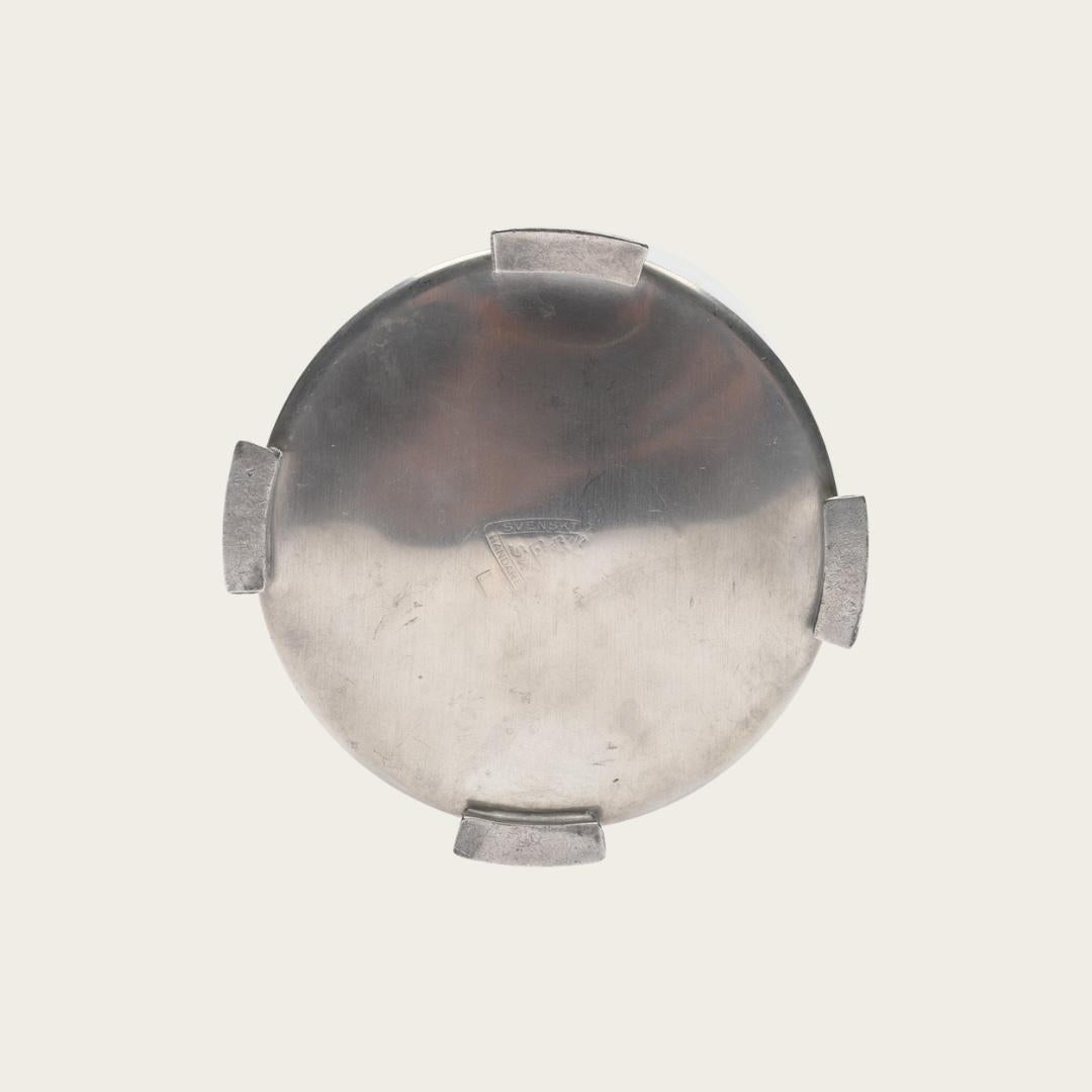 Metà XX secolo 1939 Scatola con coperchio in peltro Art Deco Archer di Svenskt Tenn in vendita