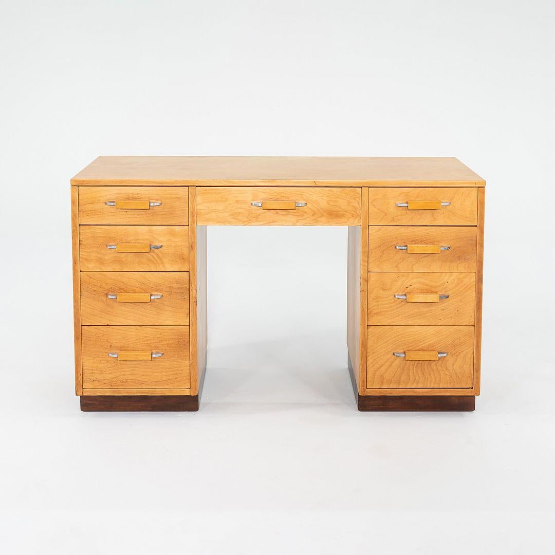 Moderno 1939 Eliel Saarinen, Pipsan, Swanson FHA Scrivania / Vanità in betulla in vendita