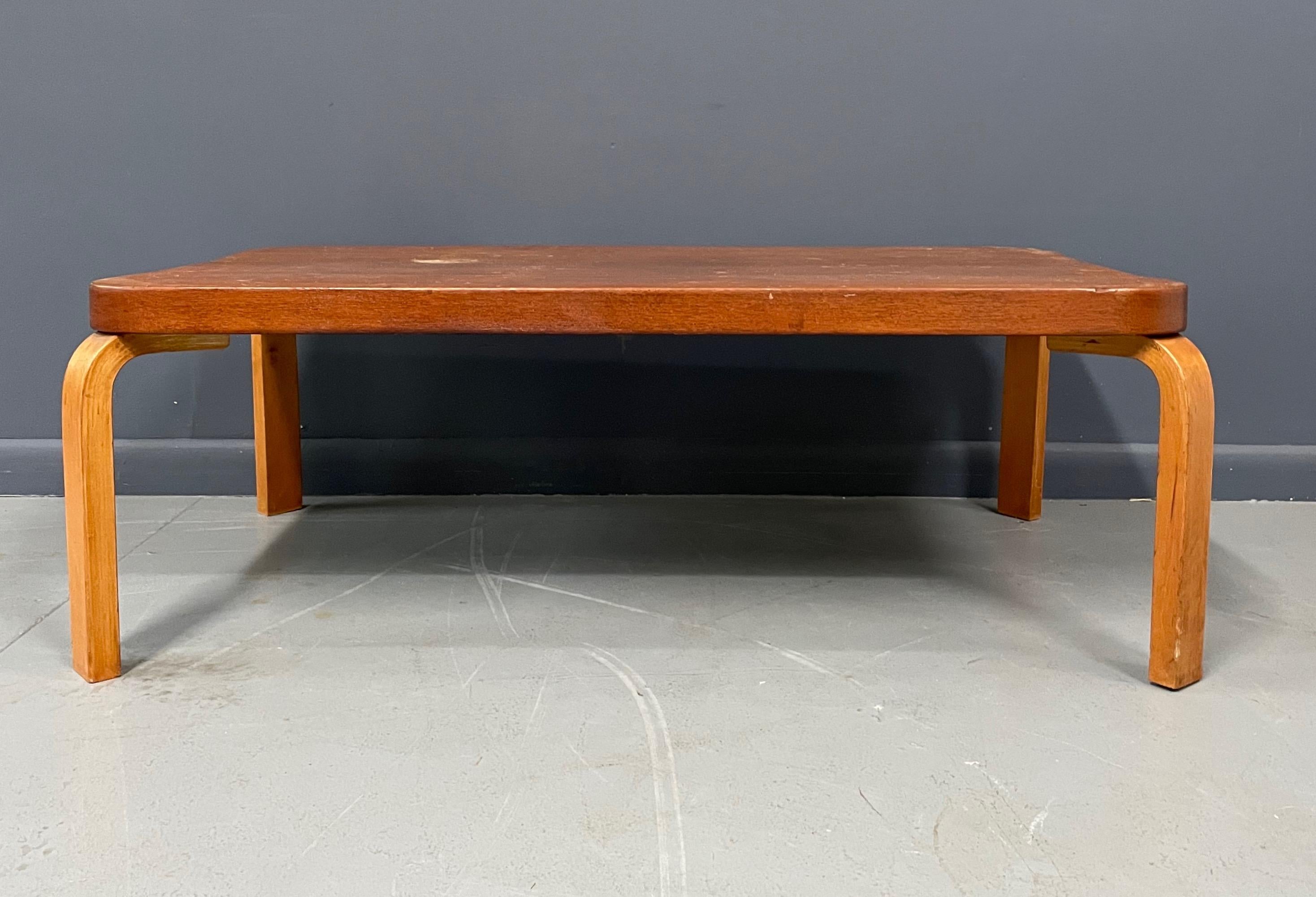 Art déco Table basse rectangulaire Alvar Aalto pour Artek, pavillon de l'Exposition universelle finlandaise de 1939  en vente