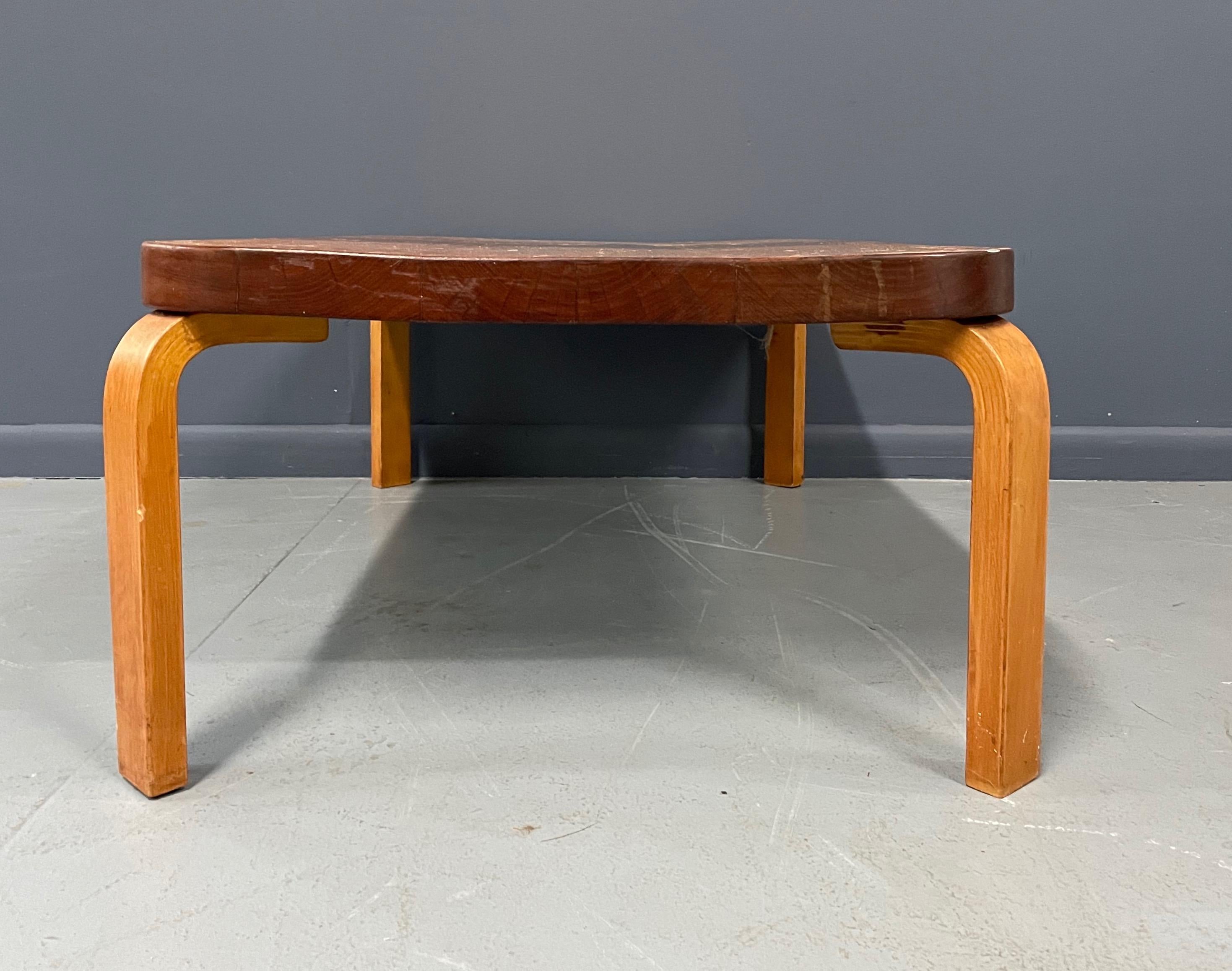 Table basse rectangulaire Alvar Aalto pour Artek, pavillon de l'Exposition universelle finlandaise de 1939  Bon état - En vente à Philadelphia, PA