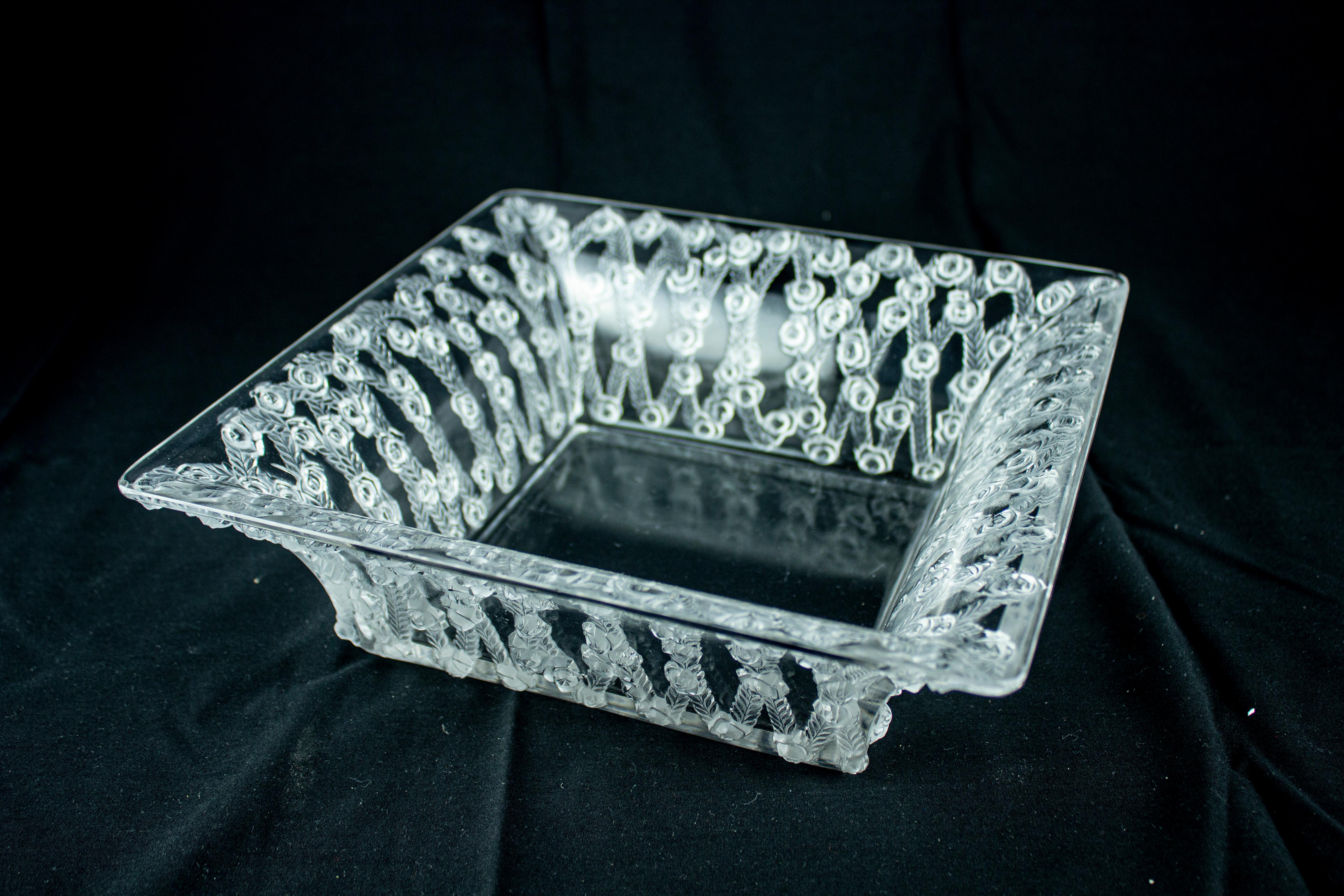 Art Deco 1939 Lalique 'Roses' Square Bowl in Crystal