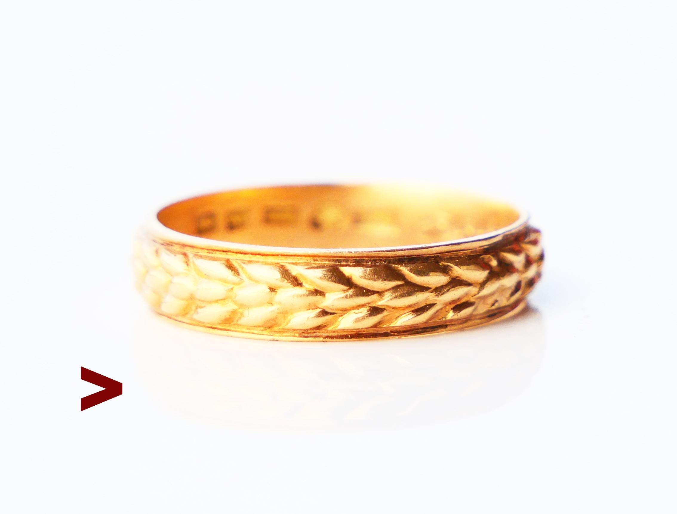Ring for Men in solid 18K Yellow Gold with continuous cast decor of Cereals - symbol of Fertility and Abundance since a Man started to cultivate the Land.

 In finest used condition.

Band is 5mm wide with full set of Swedish hallmarks, 18K,