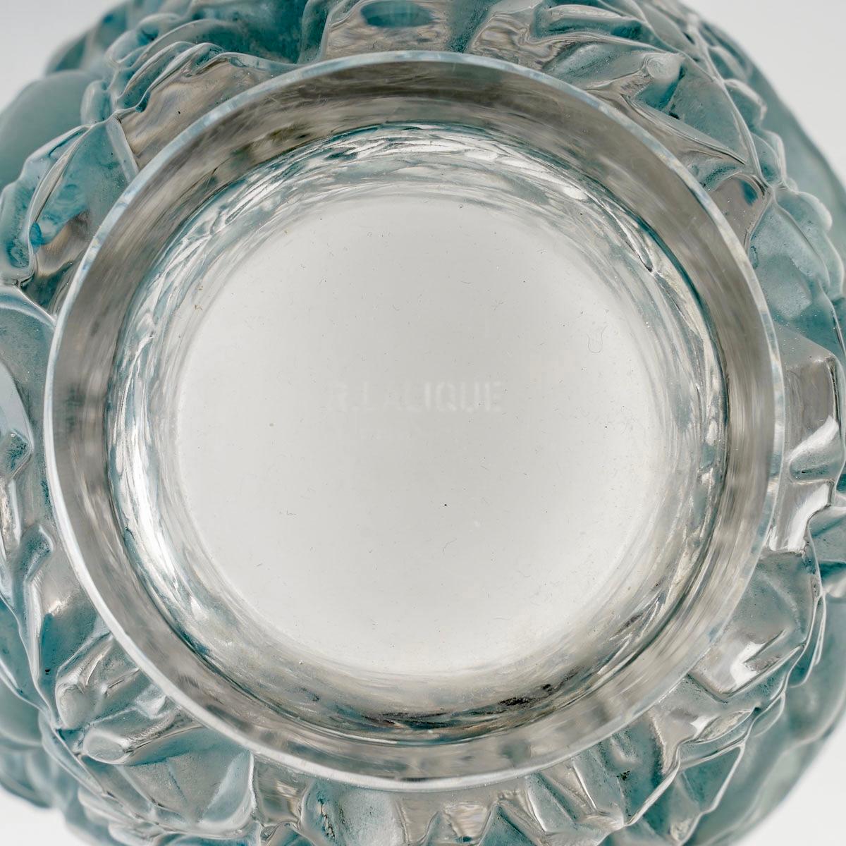 1939 Rene Lalique - Vase Bagatelle Frosted Glass with Blue Patina In Good Condition In Boulogne Billancourt, FR