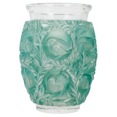 1939 Rene Lalique Vase Bagatelle aus mattiertem Glas mit türkisgrüner Patina