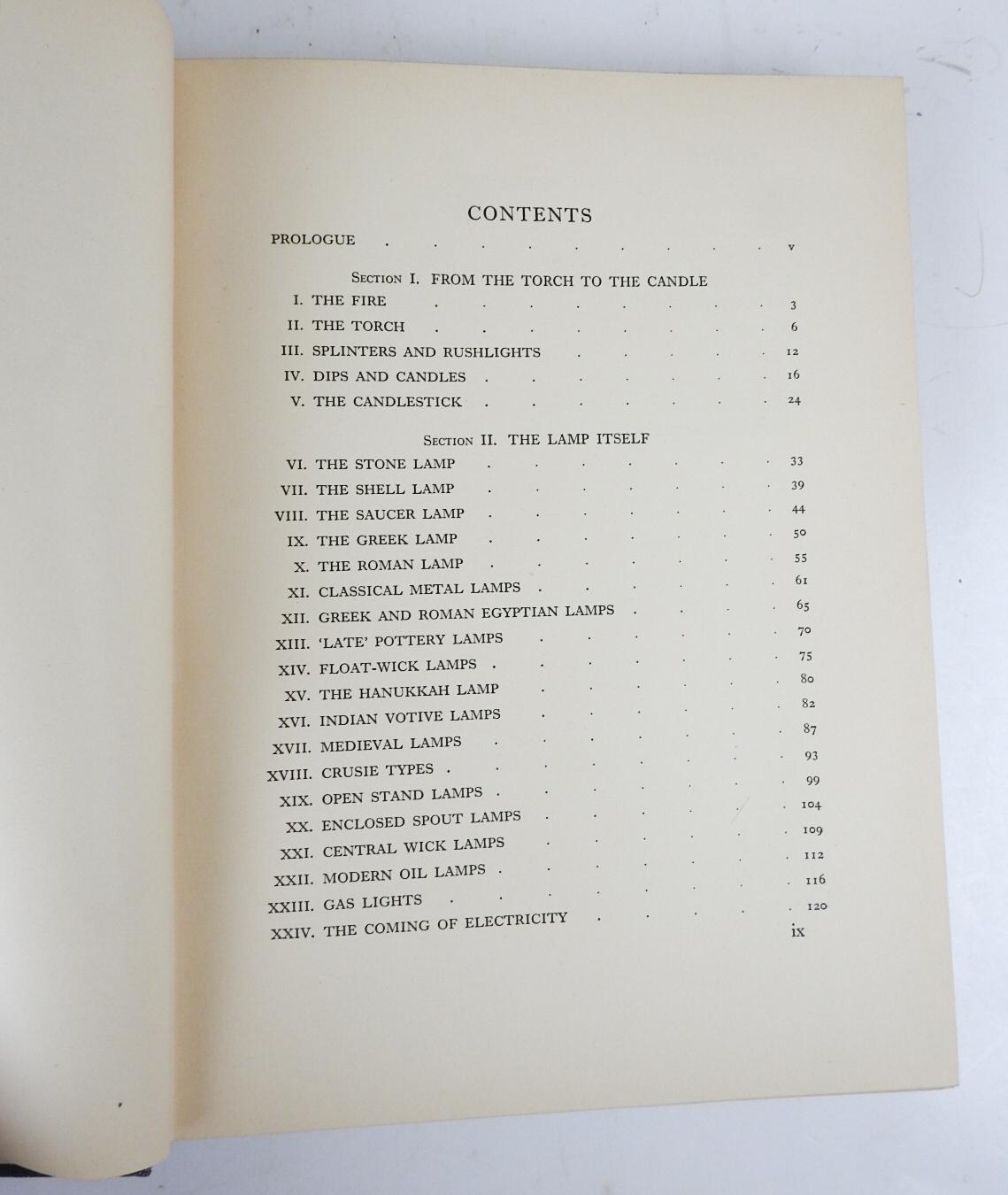 Autre L'histoire de la lampe et du livre des bougeoirs de 1939 en vente