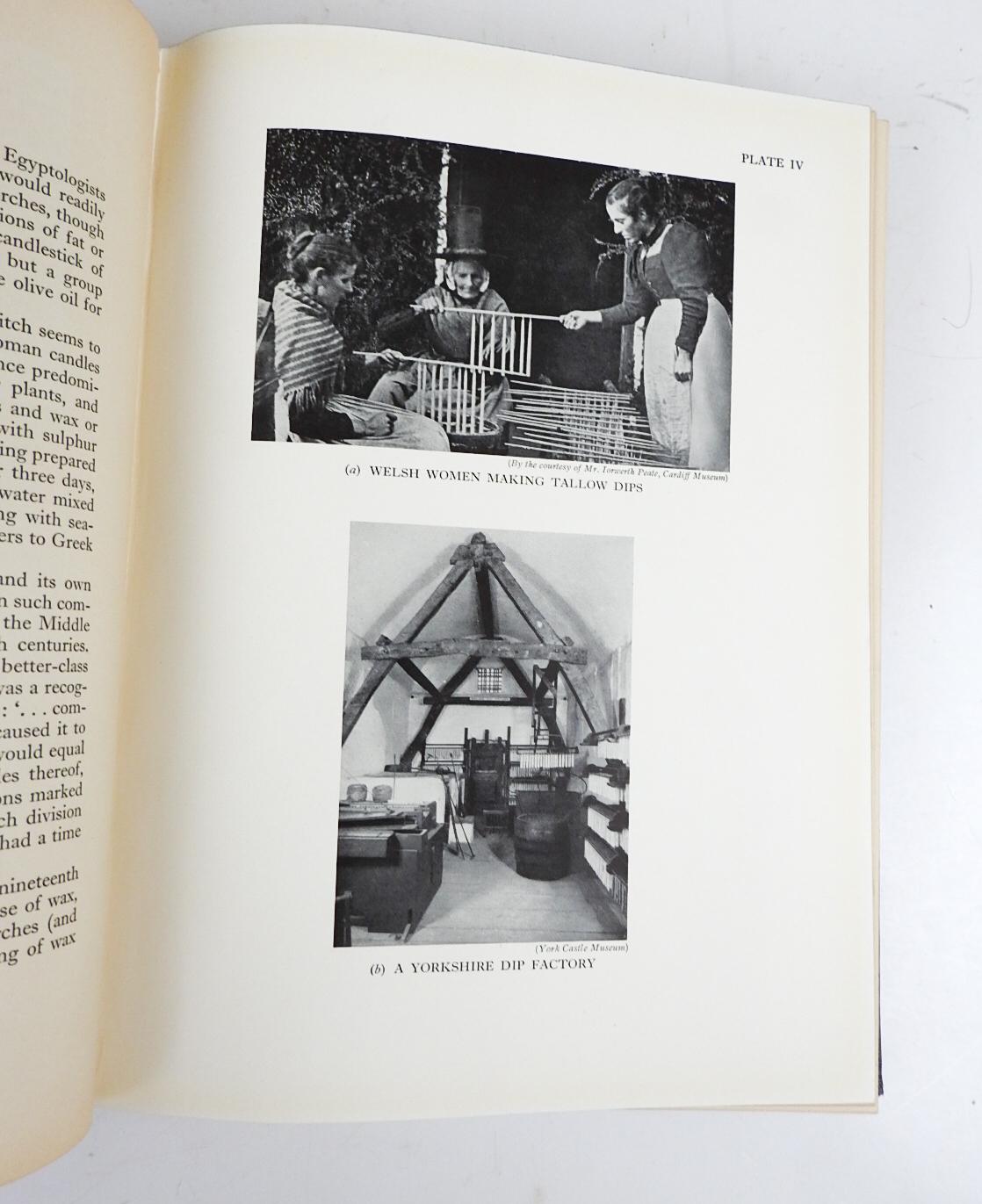 L'histoire de la lampe et du livre des bougeoirs de 1939 Bon état - En vente à Seguin, TX