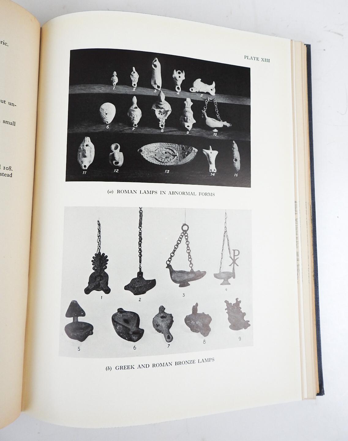 L'histoire de la lampe et du livre des bougeoirs de 1939 en vente 1