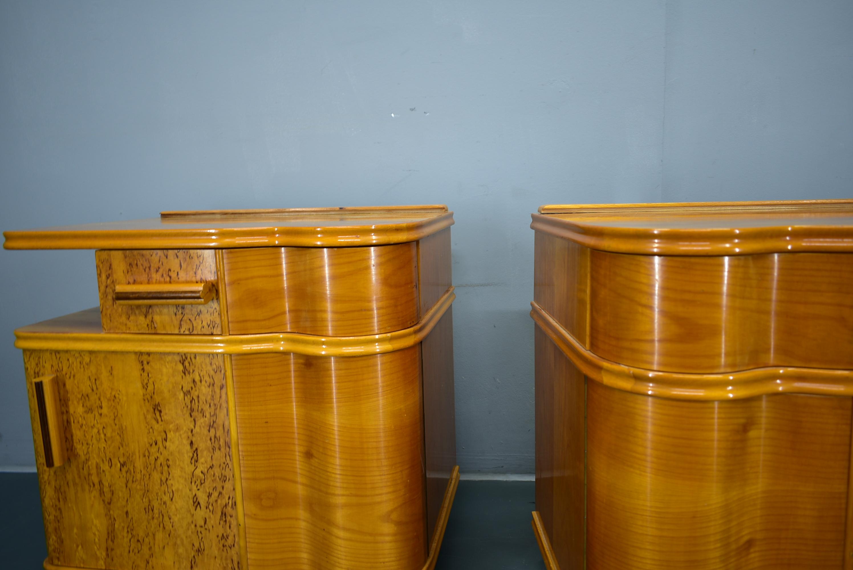 Paire de tables de chevet Art Déco des années 1939, Tchécoslovaquie en vente 3