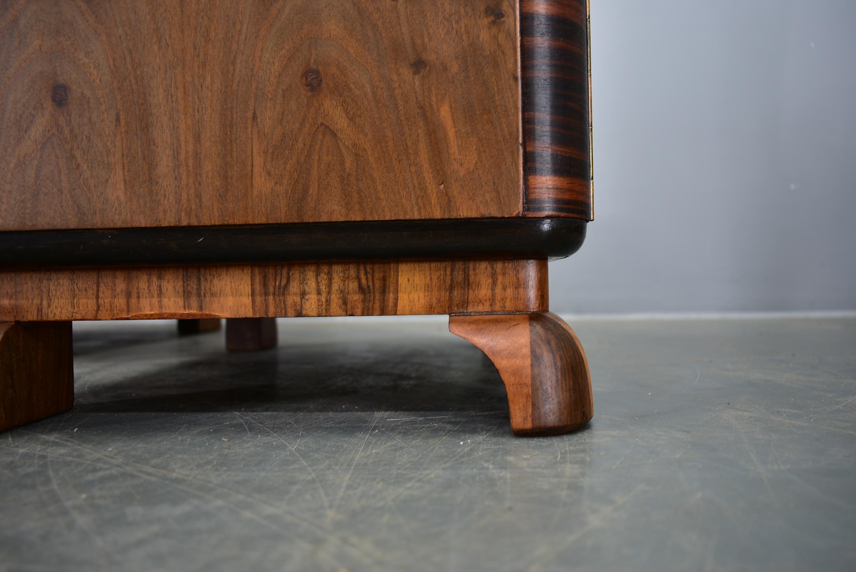 1939s Pair of Art Deco Bedside Tables, Czechoslovakia For Sale 5