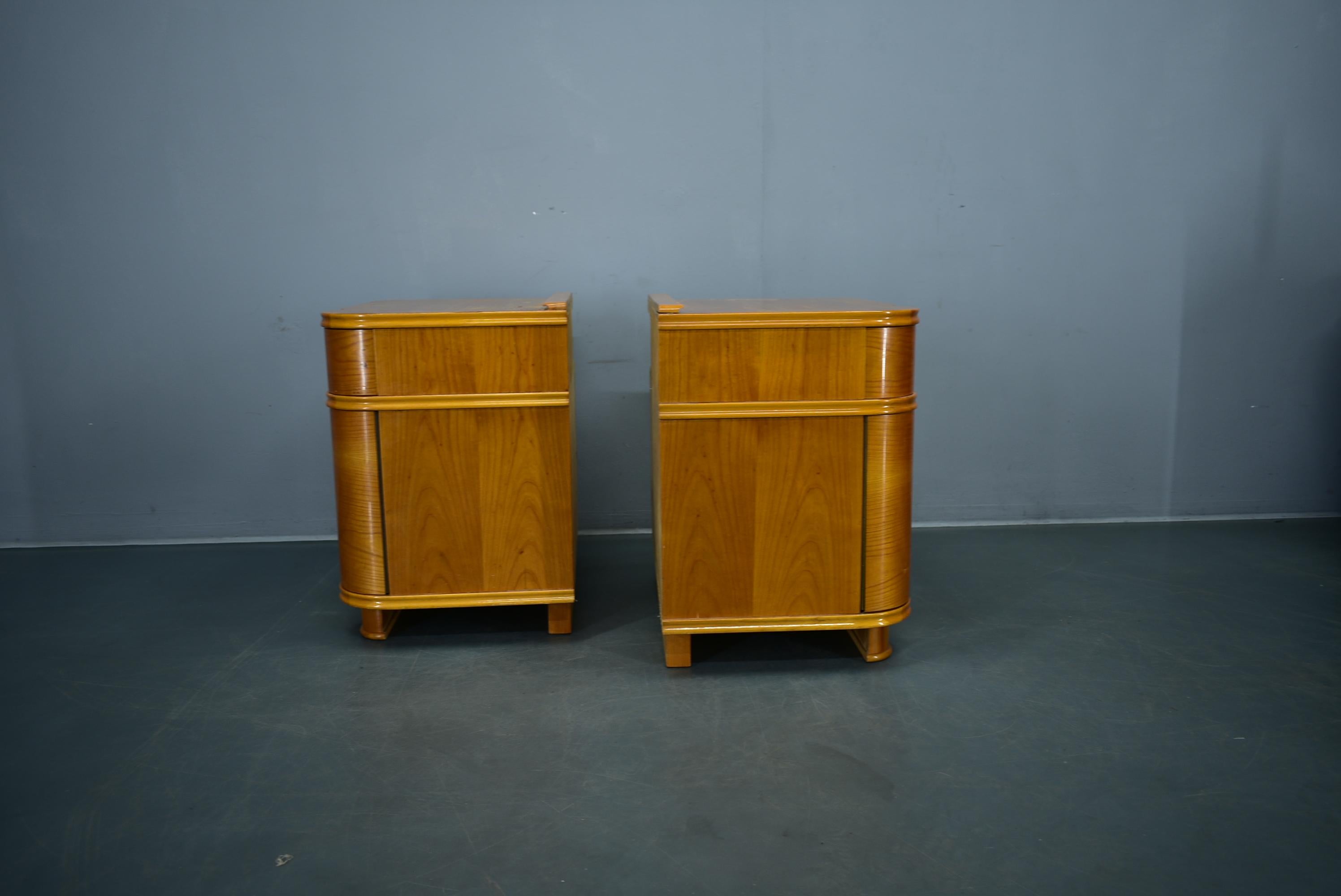 Paire de tables de chevet Art Déco des années 1939, Tchécoslovaquie en vente 4