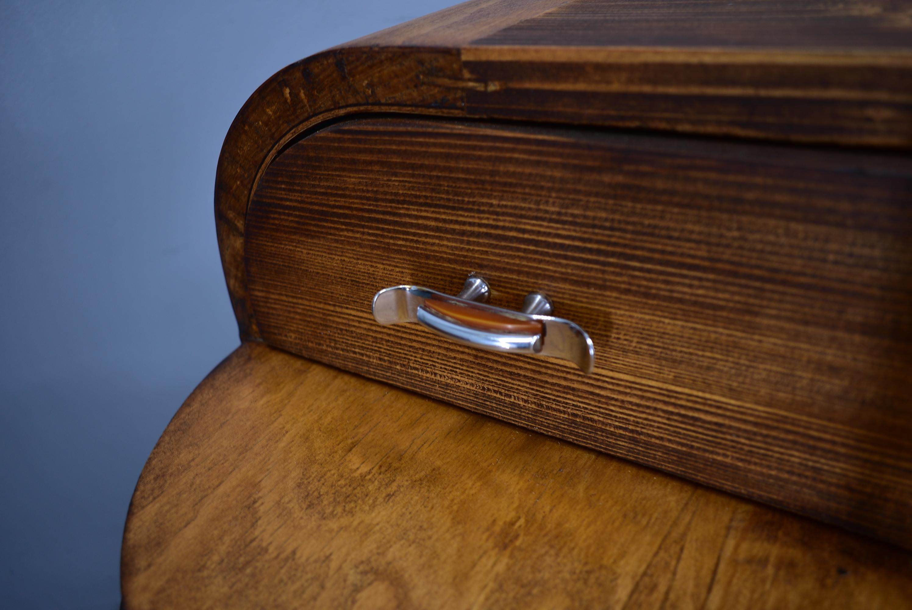 Coppia di comodini Art Déco degli anni '1939, Cecoslovacchia in vendita 6