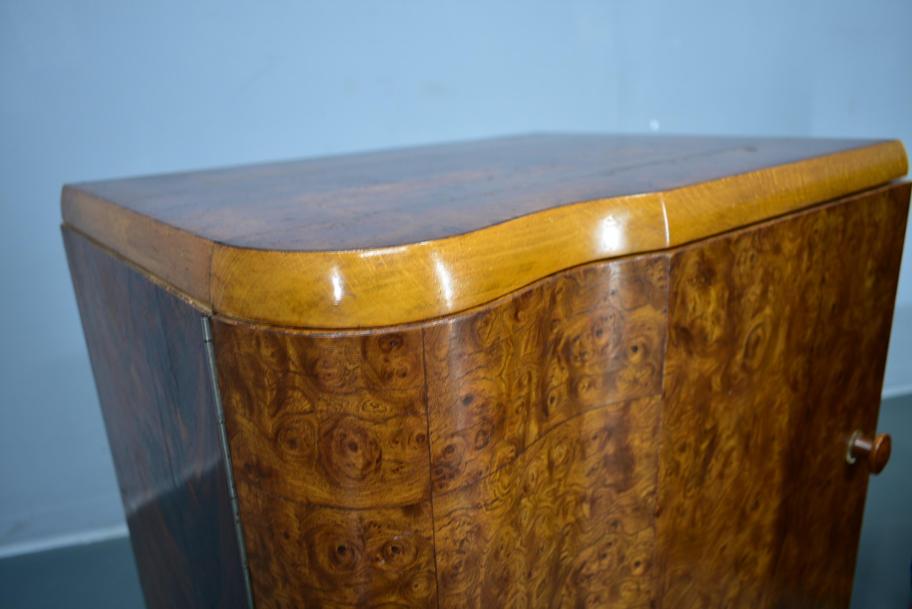 1939s Pair of Art Deco Bedside Tables, Czechoslovakia For Sale 7