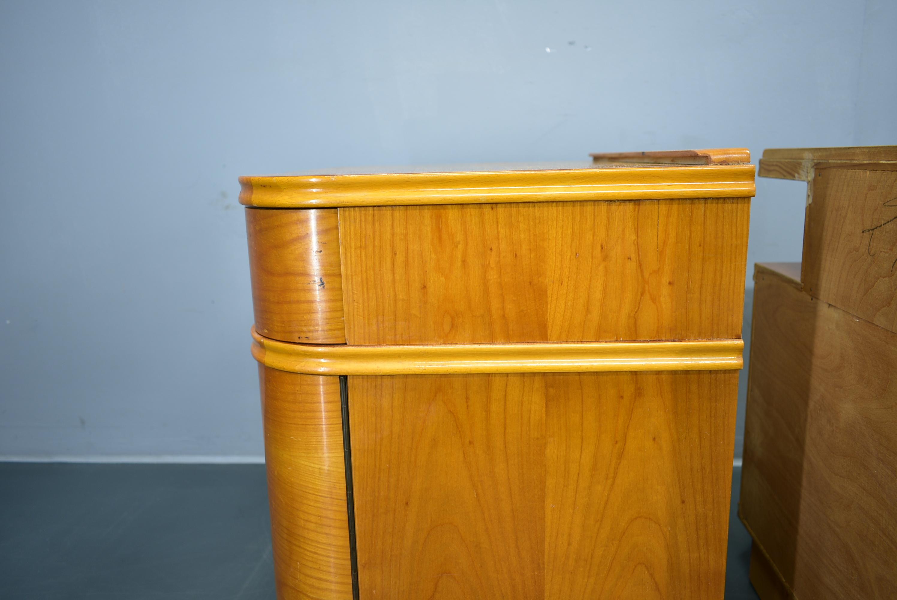 Paire de tables de chevet Art Déco des années 1939, Tchécoslovaquie en vente 5