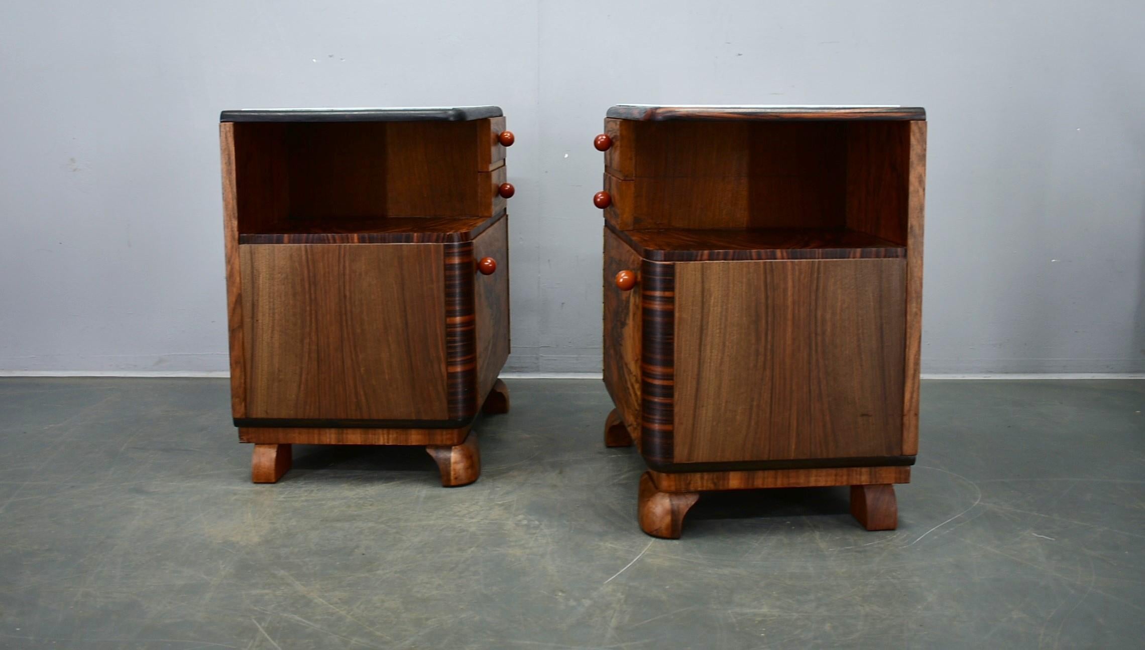 1939s Pair of Art Deco Bedside Tables, Czechoslovakia For Sale 8