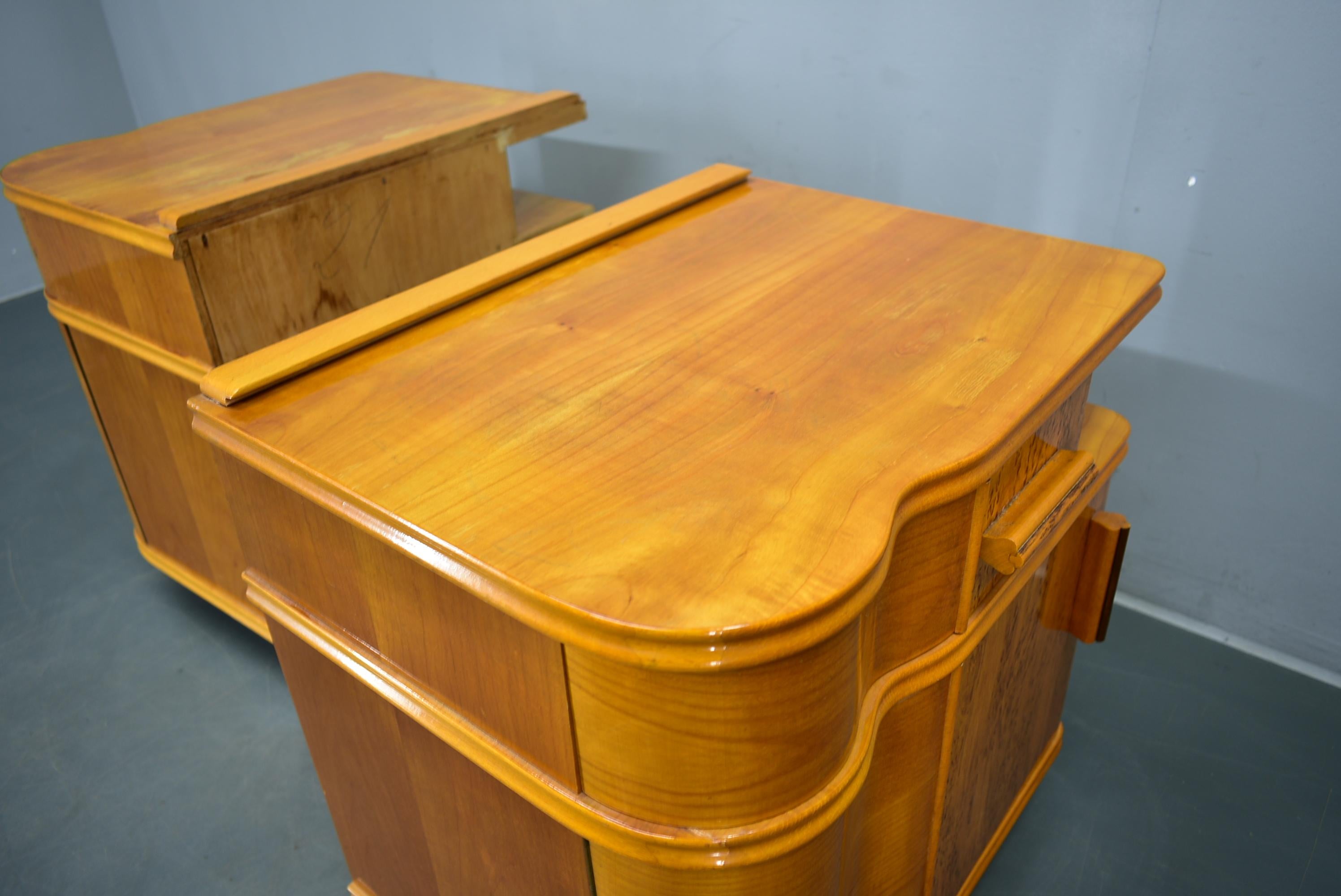 Paire de tables de chevet Art Déco des années 1939, Tchécoslovaquie en vente 7