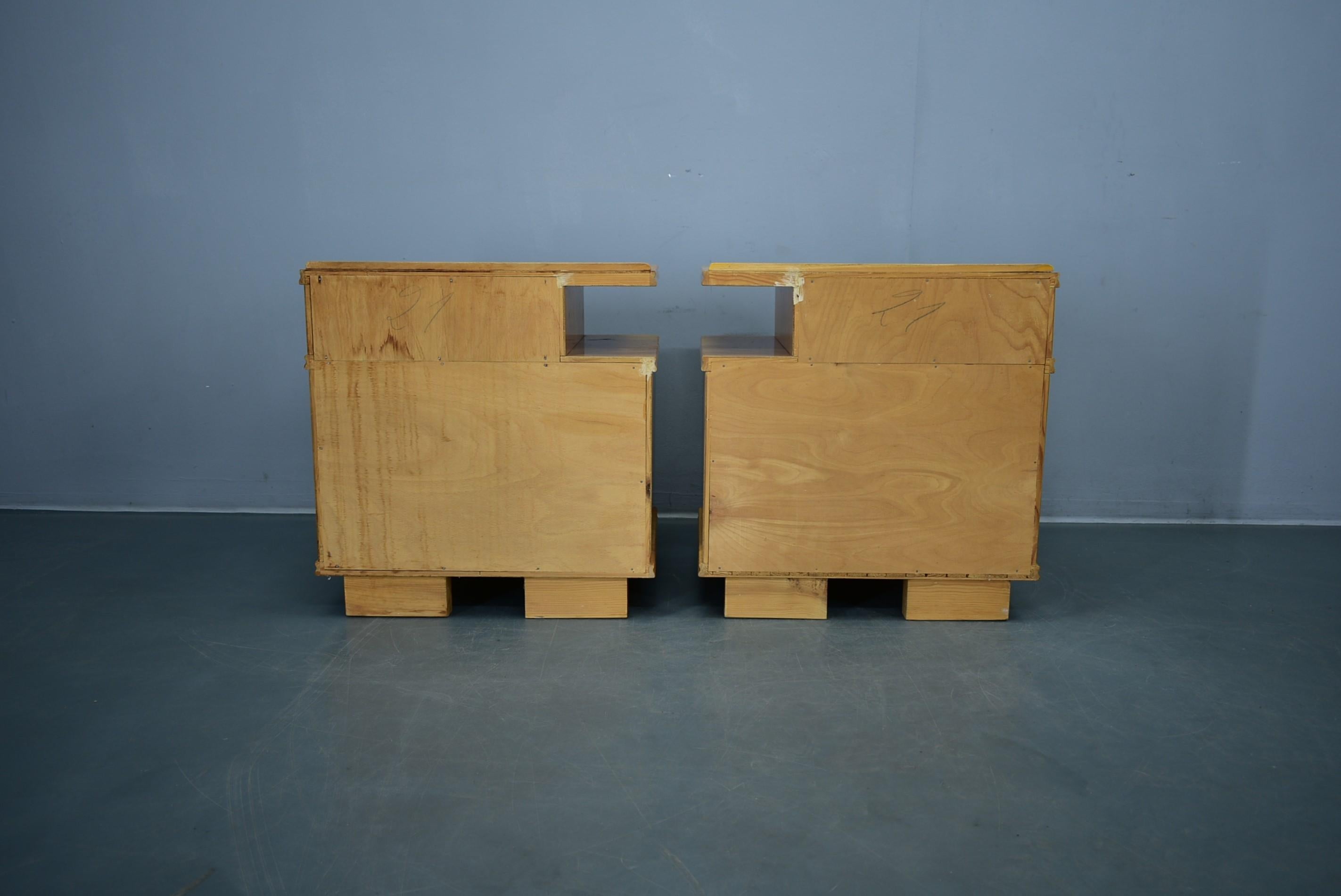 Paire de tables de chevet Art Déco des années 1939, Tchécoslovaquie en vente 9