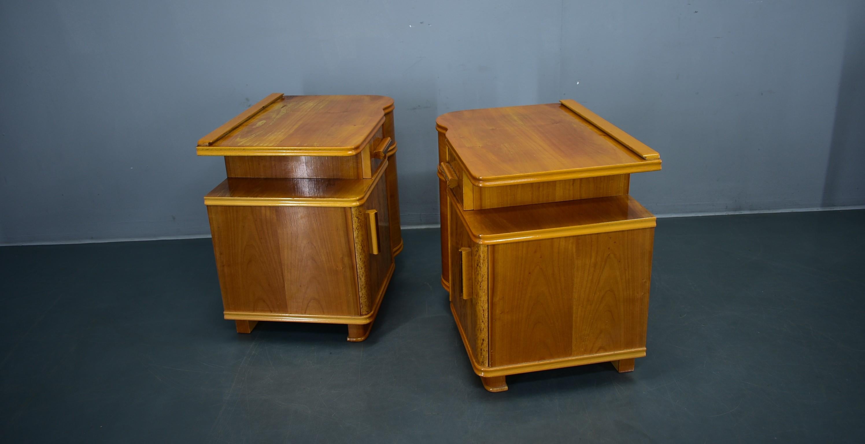 Paire de tables de chevet Art Déco des années 1939, Tchécoslovaquie en vente 10