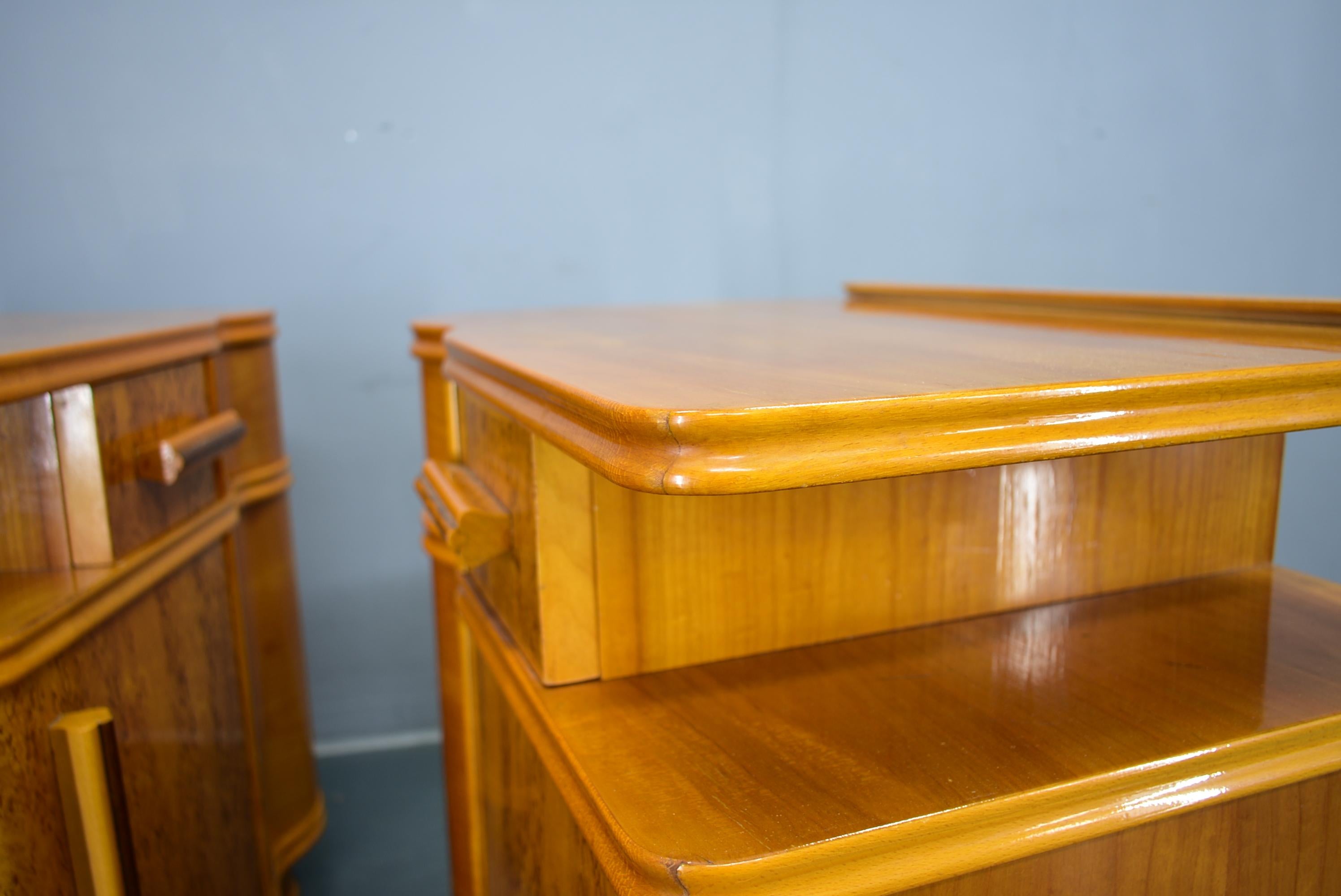 Paire de tables de chevet Art Déco des années 1939, Tchécoslovaquie en vente 11