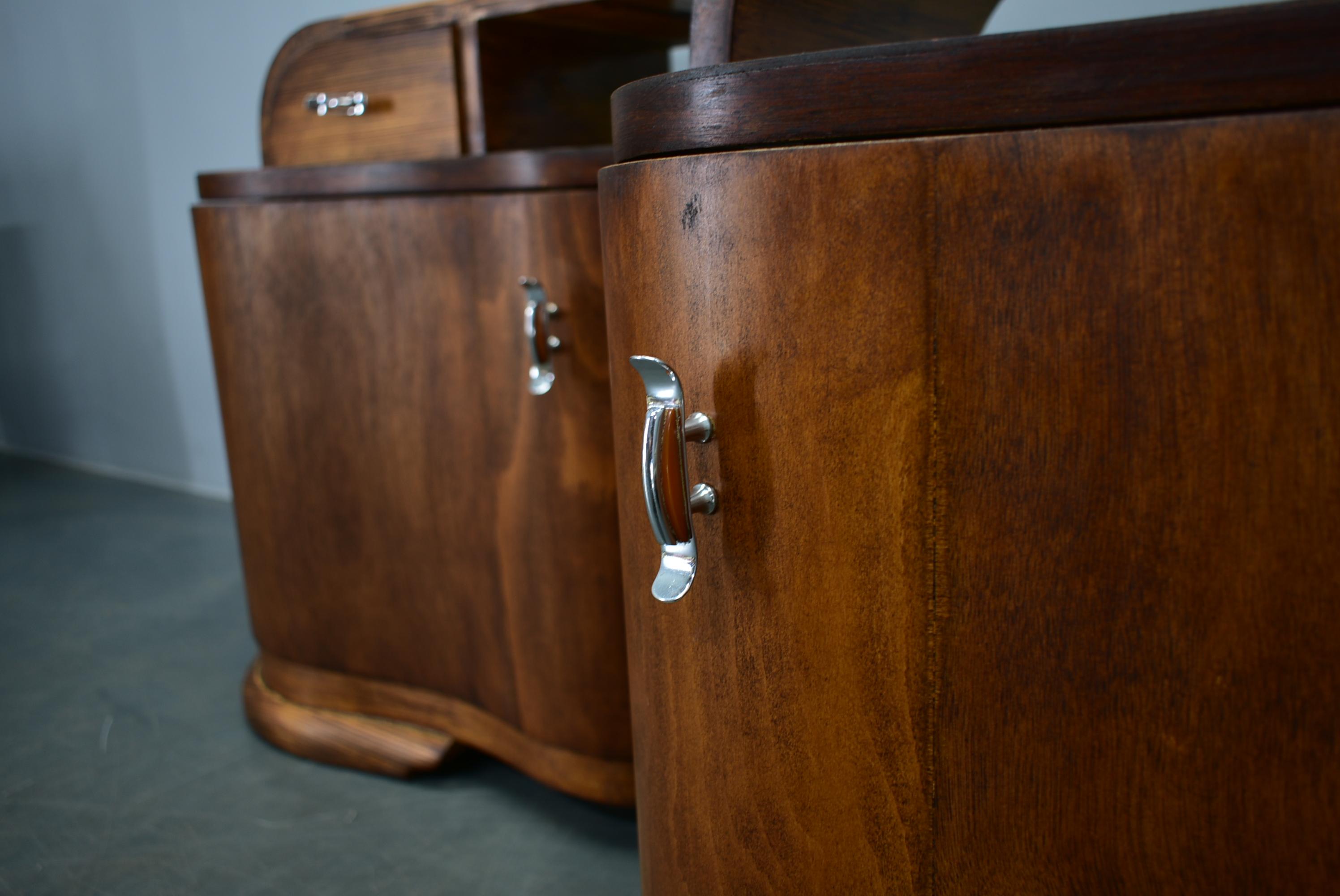 Metà XX secolo Coppia di comodini Art Déco degli anni '1939, Cecoslovacchia in vendita