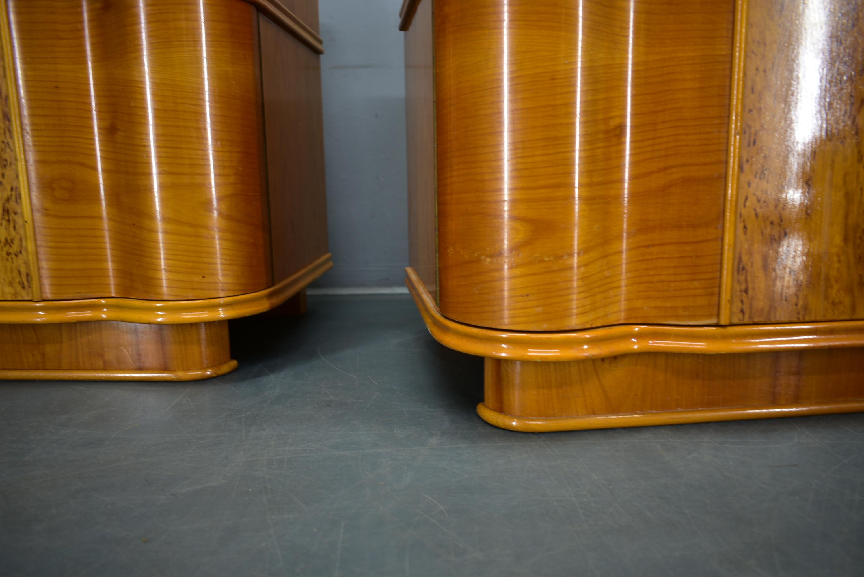 Milieu du XXe siècle Paire de tables de chevet Art Déco des années 1939, Tchécoslovaquie en vente