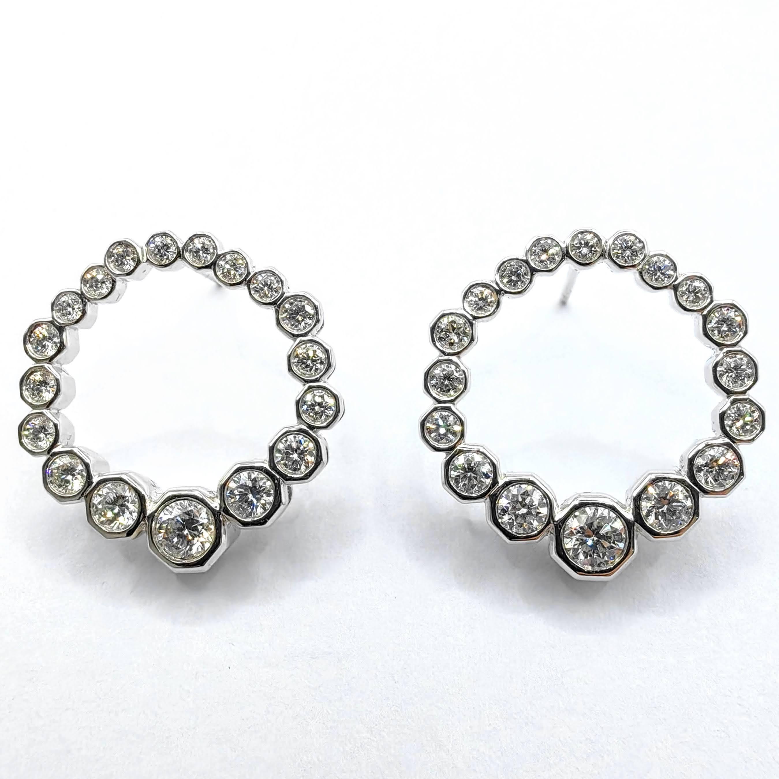 1.93ct Graduated Diamond Circle Earrings with Octagon Bezels in 14K White Gold im Angebot 5