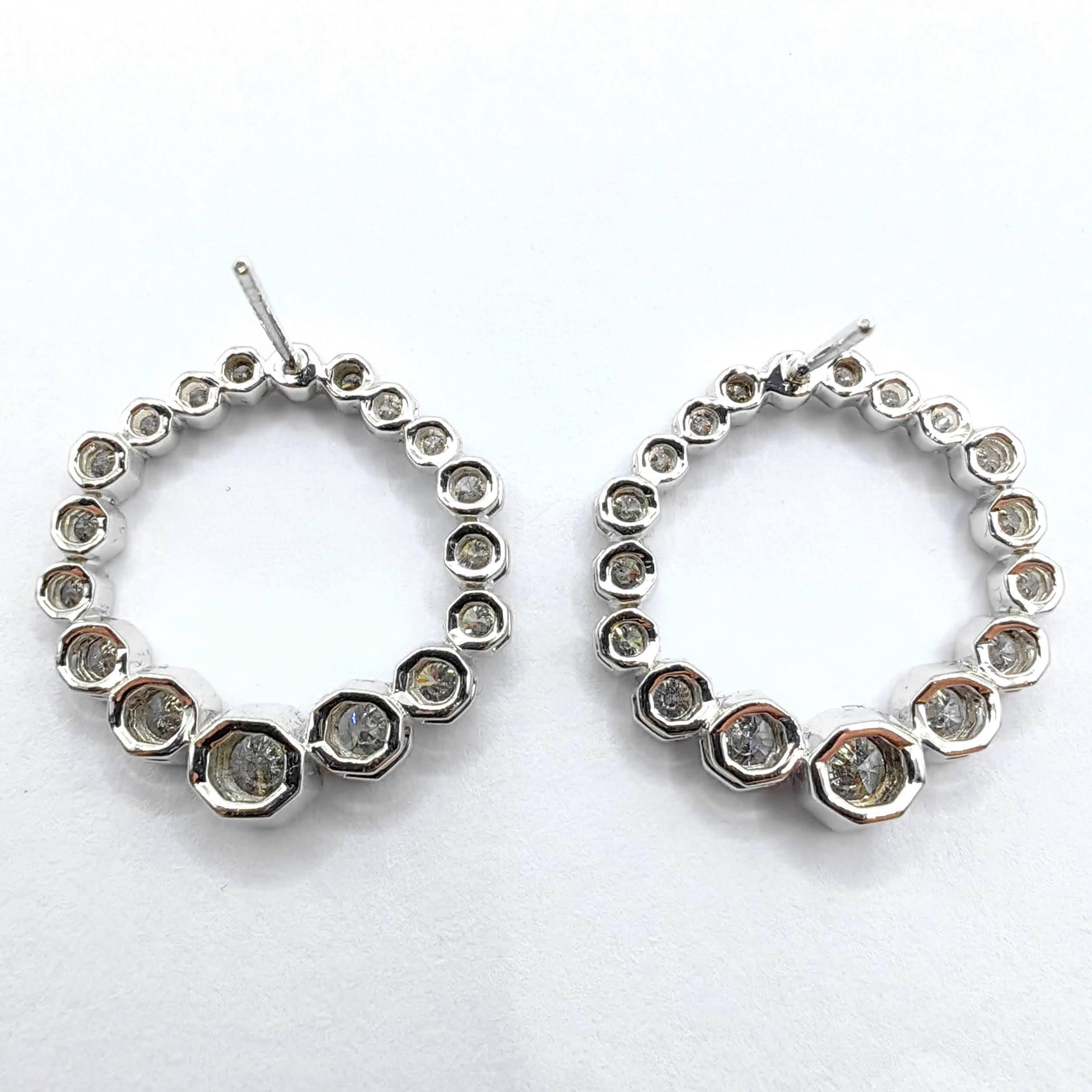 1.93ct Graduated Diamond Circle Earrings with Octagon Bezels in 14K White Gold im Angebot 6