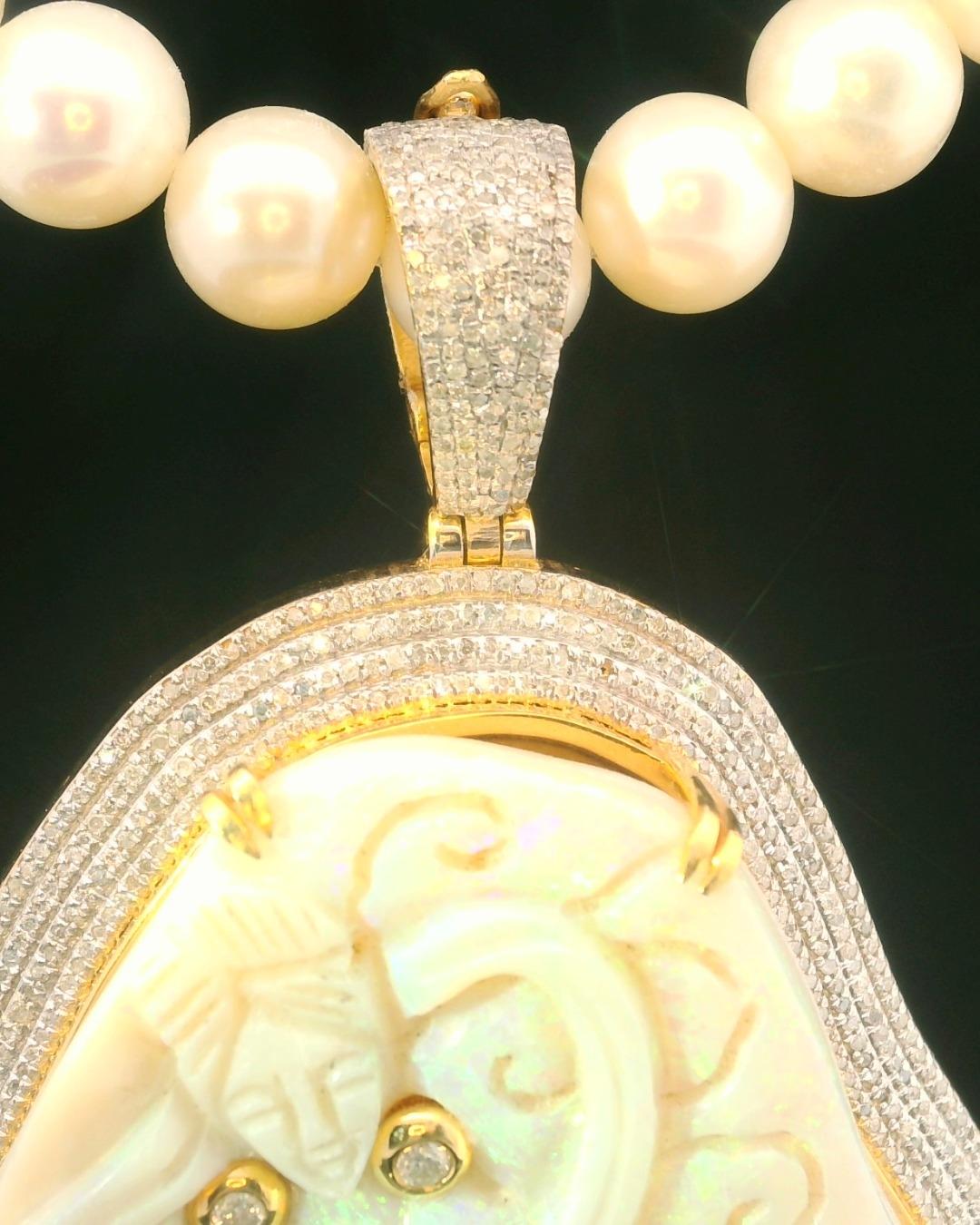 193ct Handmade Gelbgold Opal und Diamant Anhänger im Angebot 3