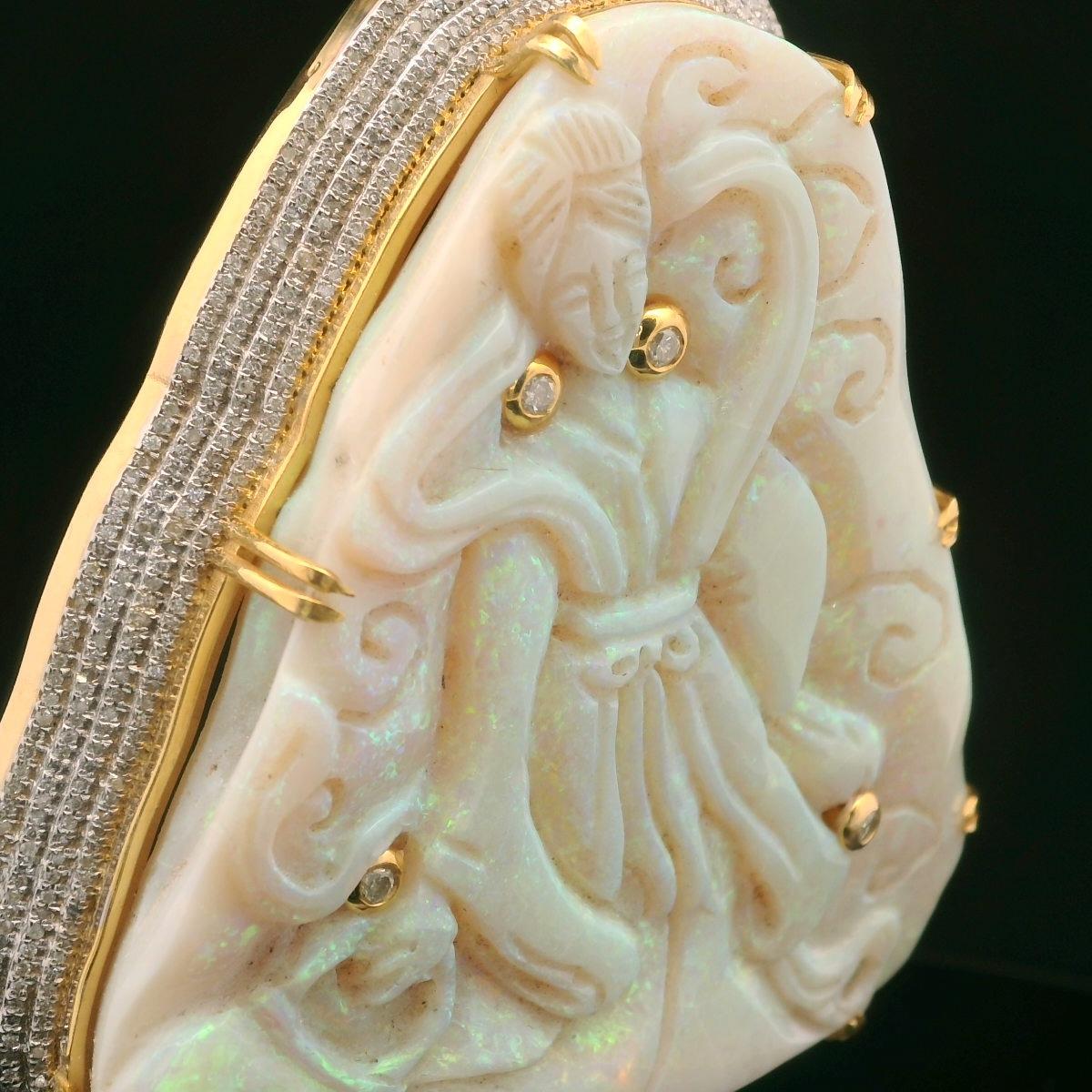 193ct Handmade Gelbgold Opal und Diamant Anhänger im Angebot 5
