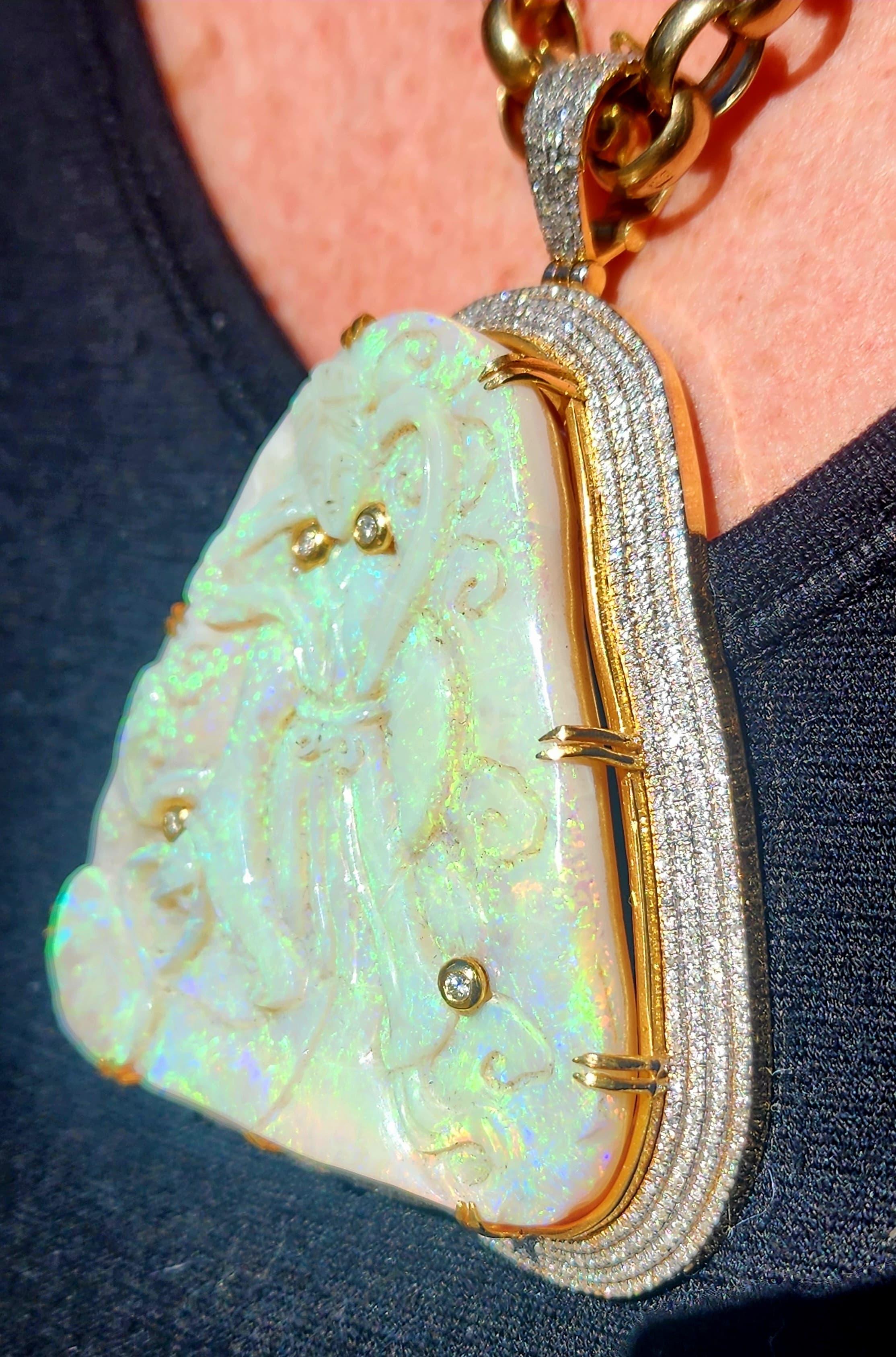 193ct Handmade Gelbgold Opal und Diamant Anhänger (Regency) im Angebot