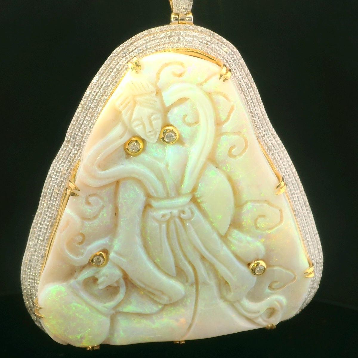 193ct Handmade Gelbgold Opal und Diamant Anhänger im Angebot 2