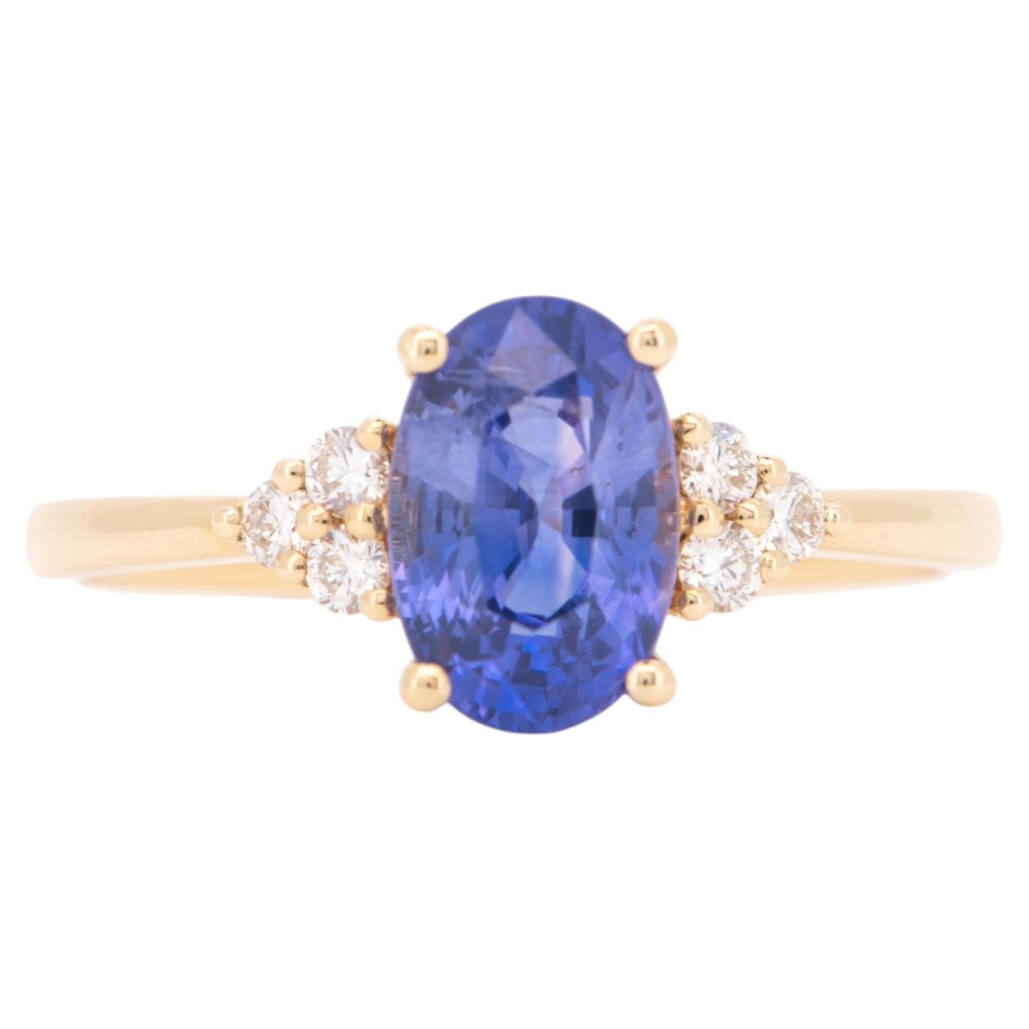 Anello di fidanzamento con zaffiro blu violaceo da 1,93 ct e diamanti, in oro 14 carati, R6752 in vendita