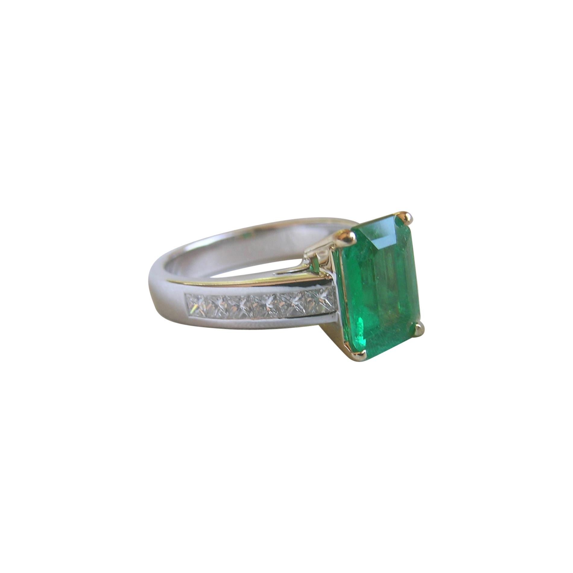 1.93ct Zambian Emerald Cocktail Ring For Sale