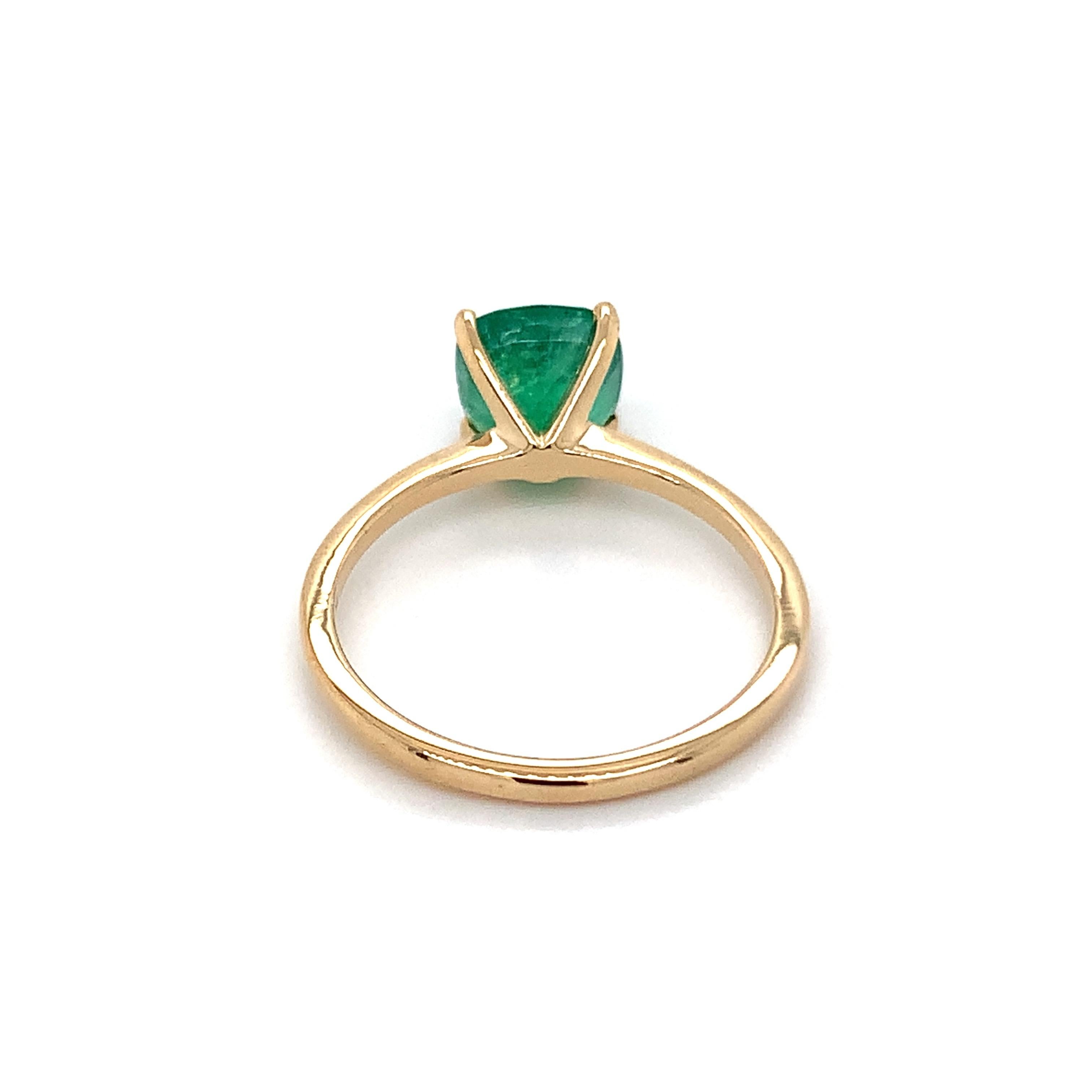 Cushion Cut 1.93cts Cushion Emerald Ring in 10k Yellow Gold For Sale