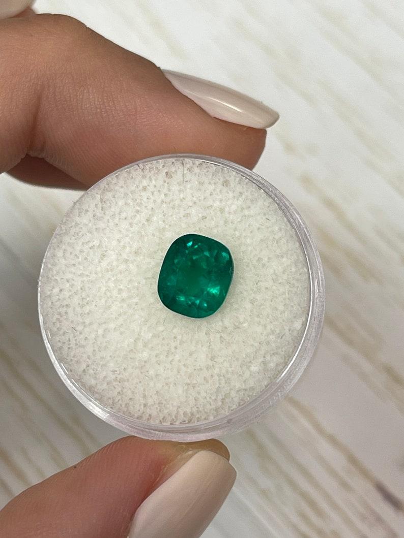 Taglio cuscino 1,94 Carati 8x7 Smeraldo Colombiano Verde Muzo Vivido - Pietra di nascita di maggio con taglio a cuscino in vendita