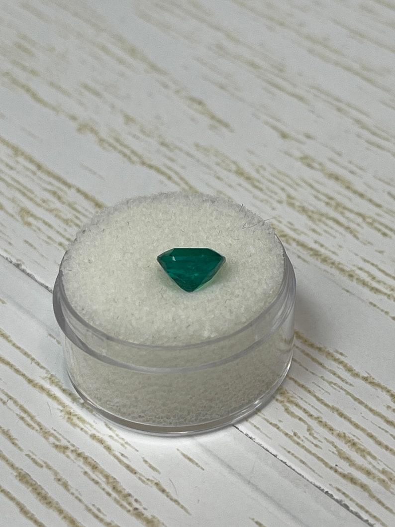 1,94 Carati 8x7 Smeraldo Colombiano Verde Muzo Vivido - Pietra di nascita di maggio con taglio a cuscino In condizioni Nuovo in vendita a Jupiter, FL