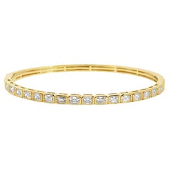 Bracciale con diamanti taglio smeraldo da 1,94 carati con castone in oro giallo 18 carati